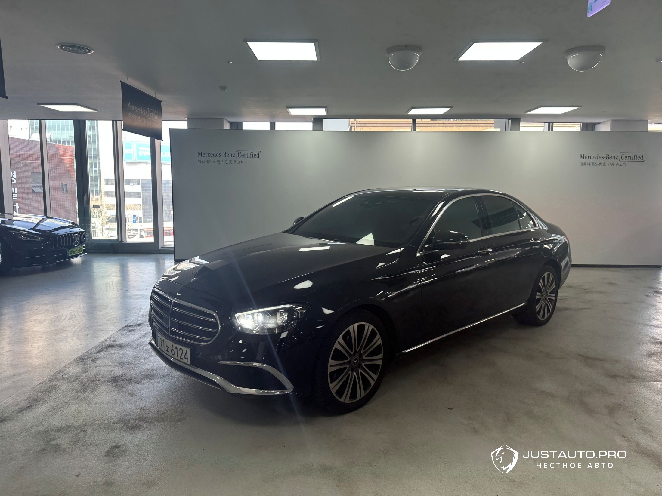 Автомобиль Mercedes-Benz E-Class