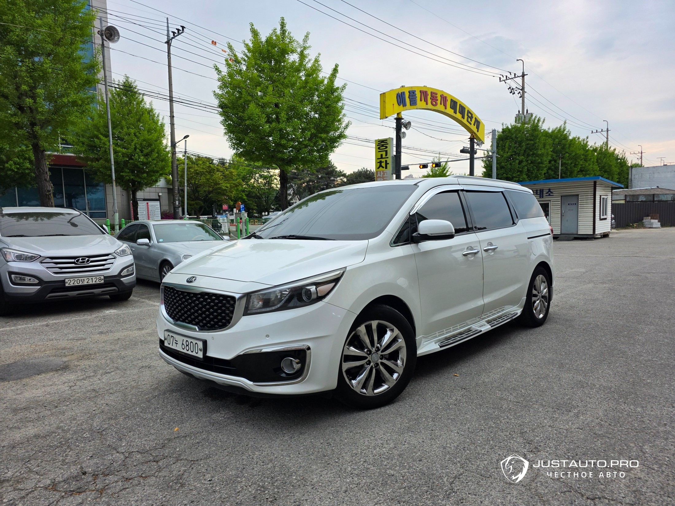 Автомобиль Kia Canival