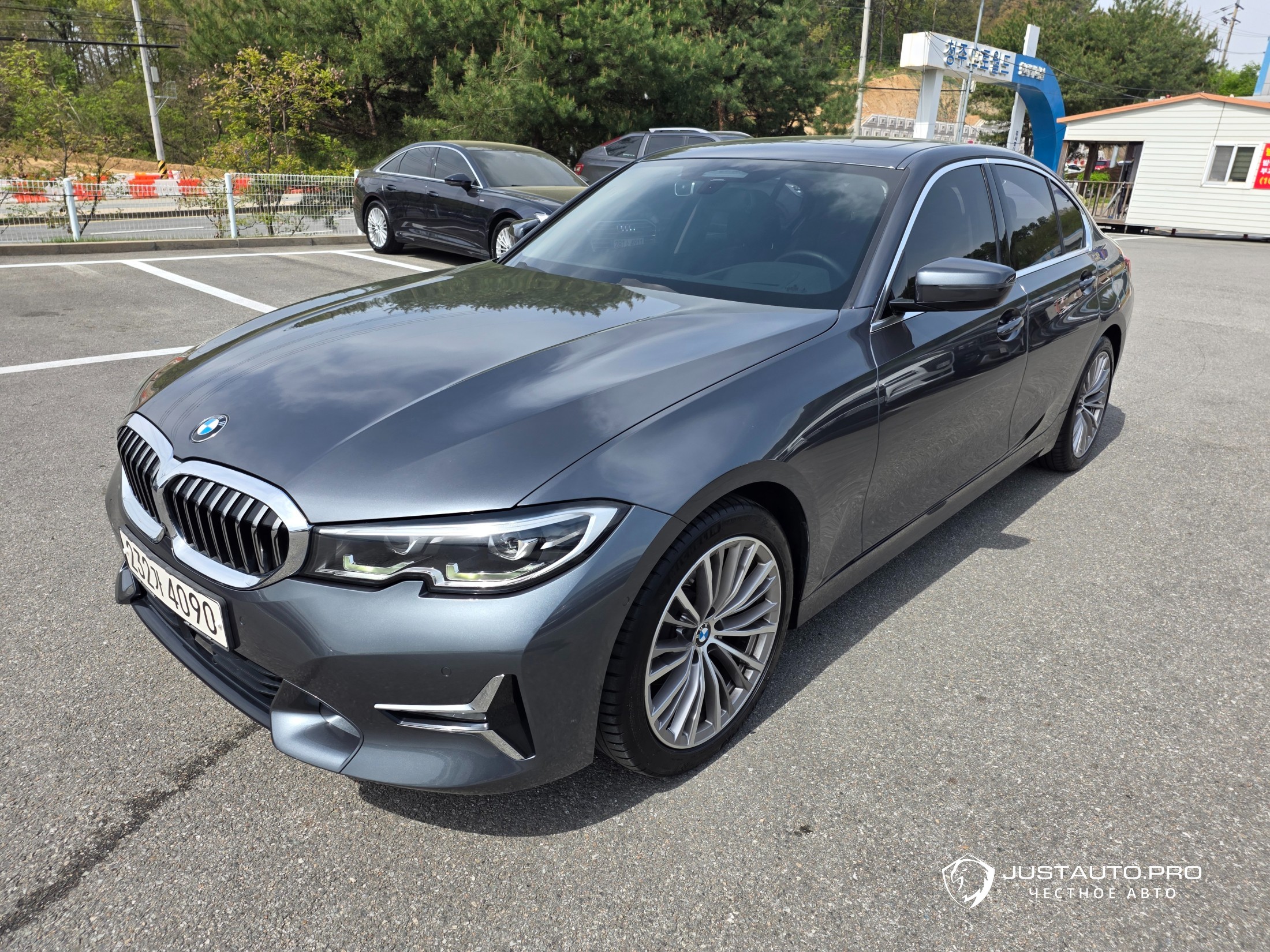 Автомобиль BMW 3-Series