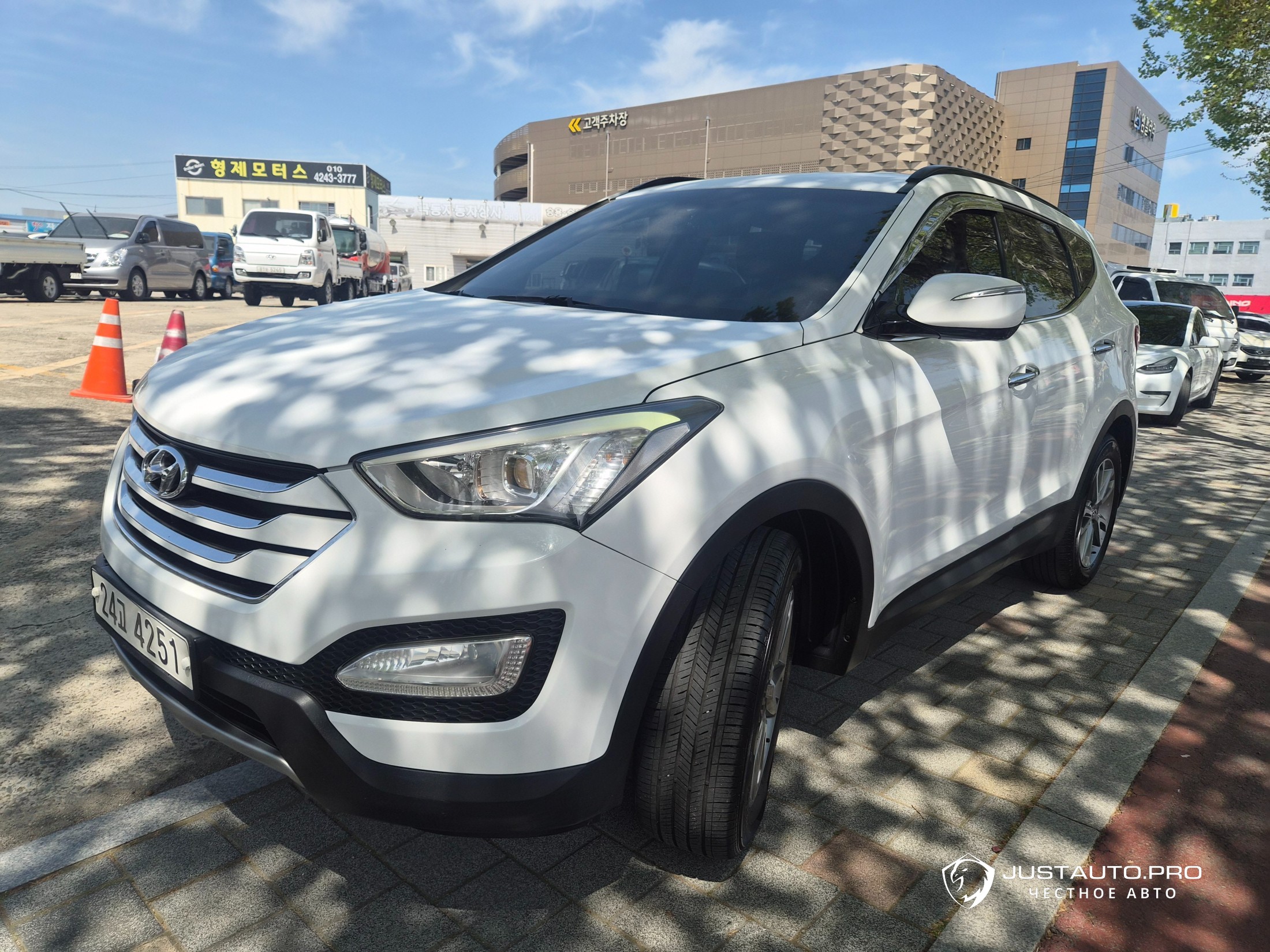 Автомобиль Hyundai Santafe