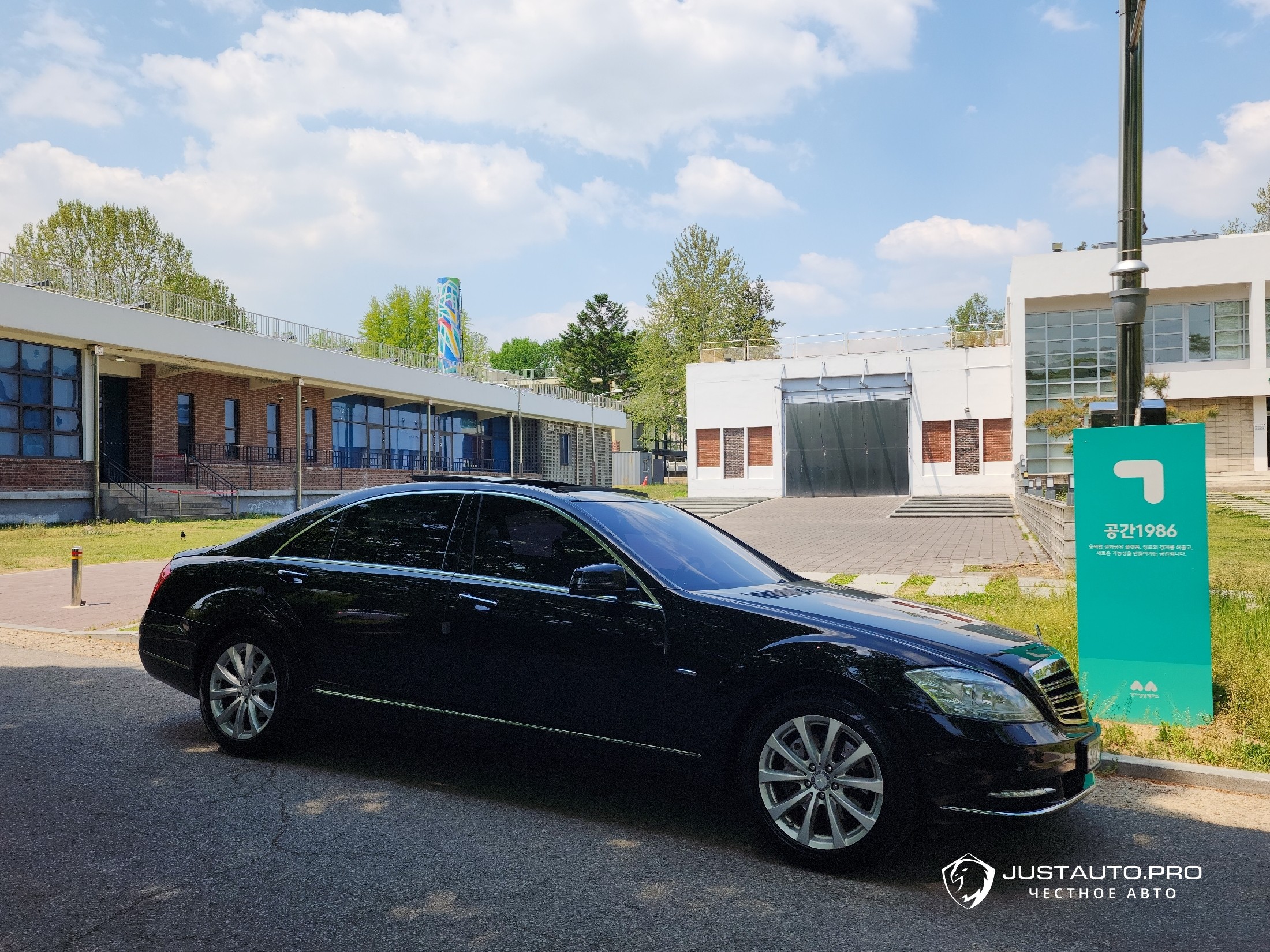 Автомобиль Mercedes-Benz S-Class