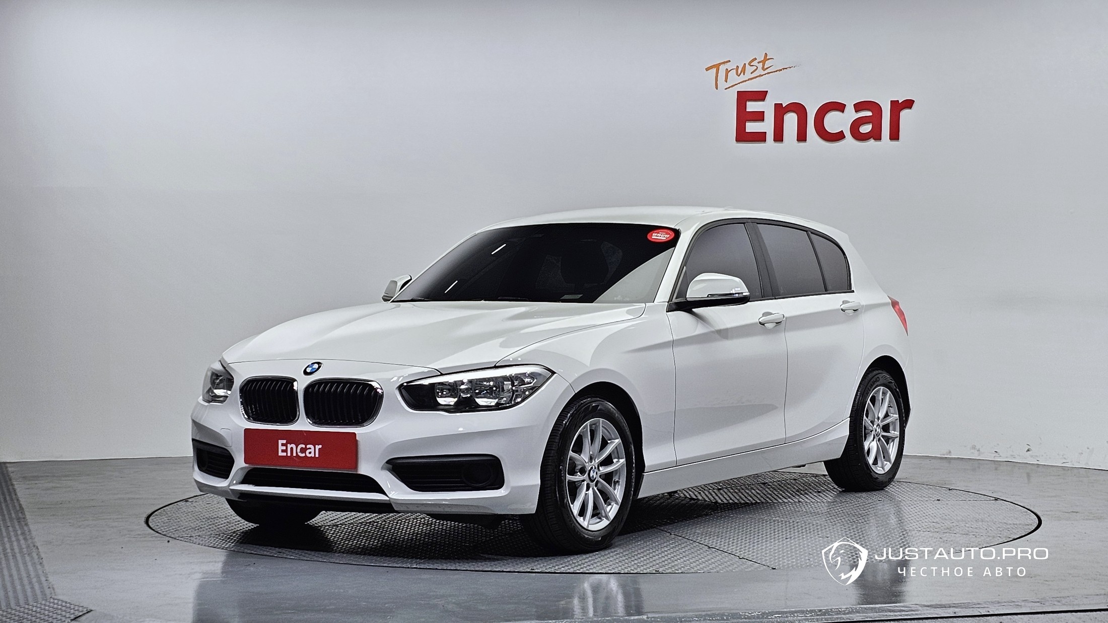 Автомобиль BMW 1-Series