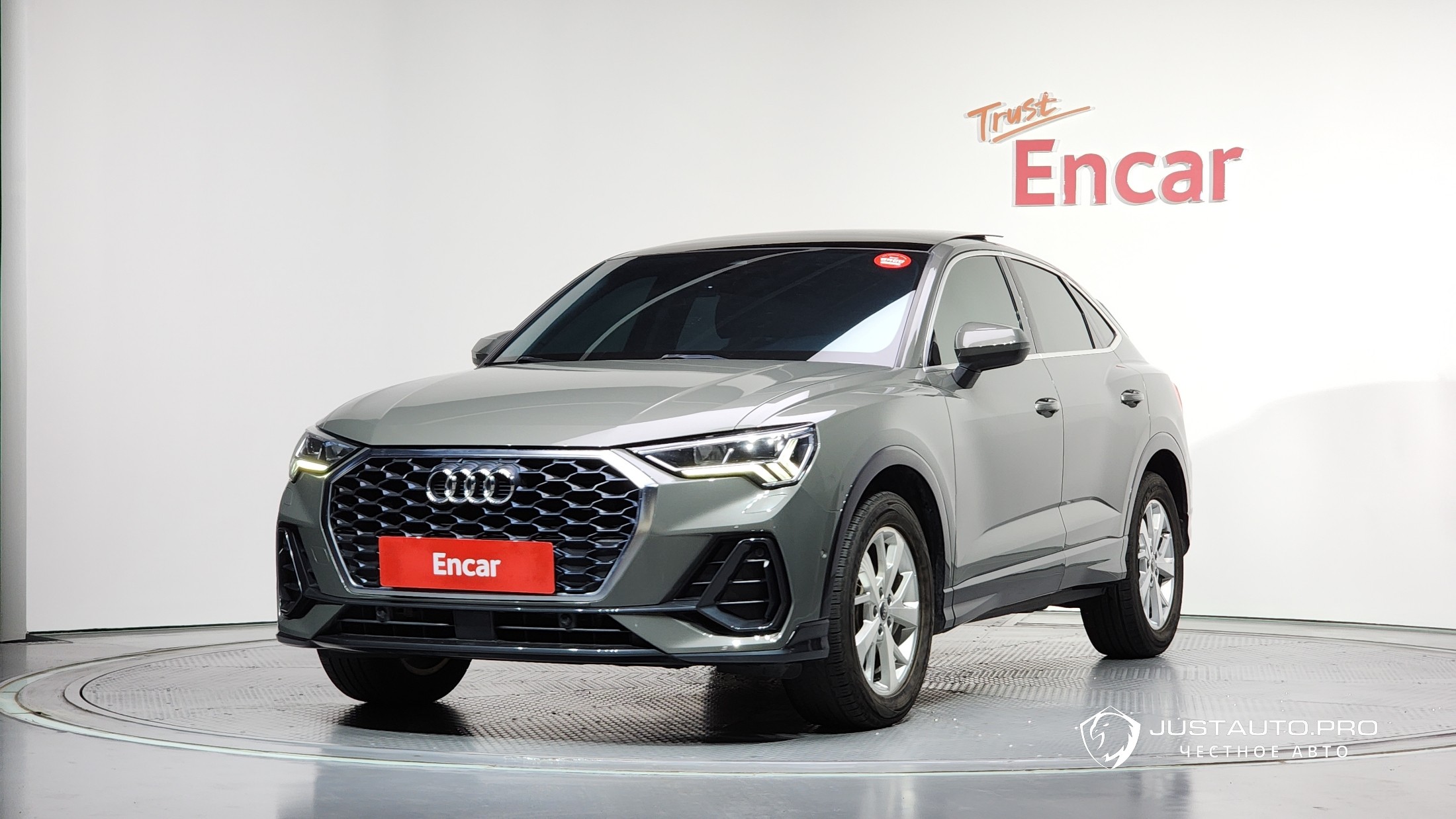 Автомобиль Audi Q3