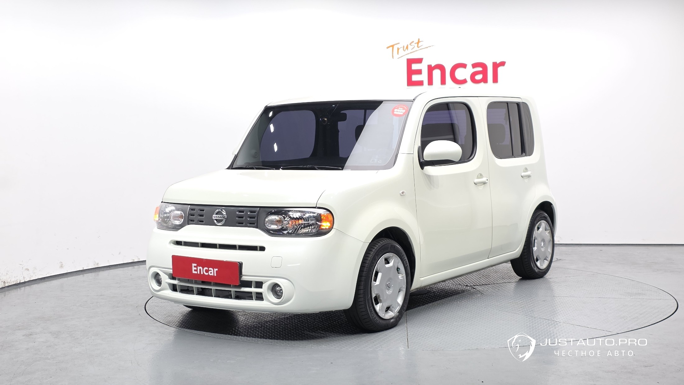 Автомобиль Nissan Cube