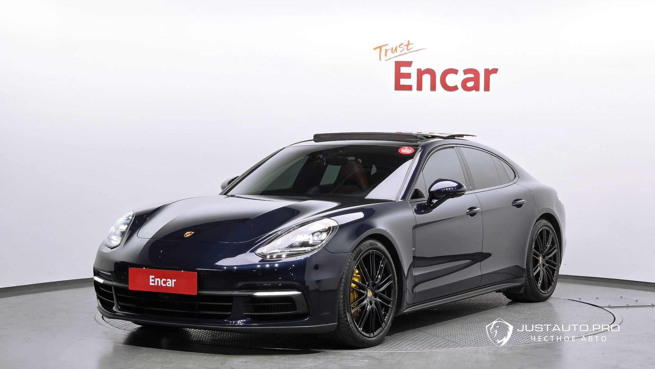 Автомобиль Porsche Panamera