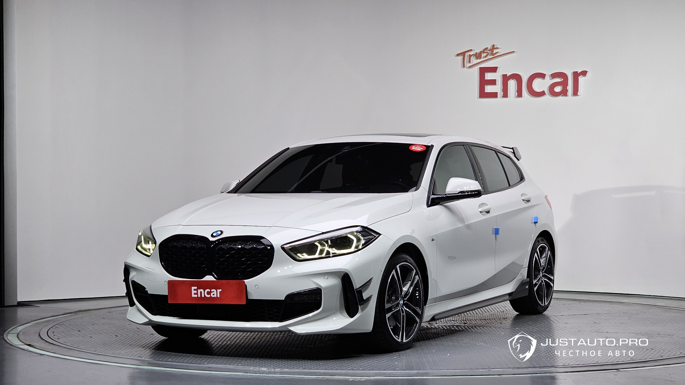 Автомобиль BMW 1-Series
