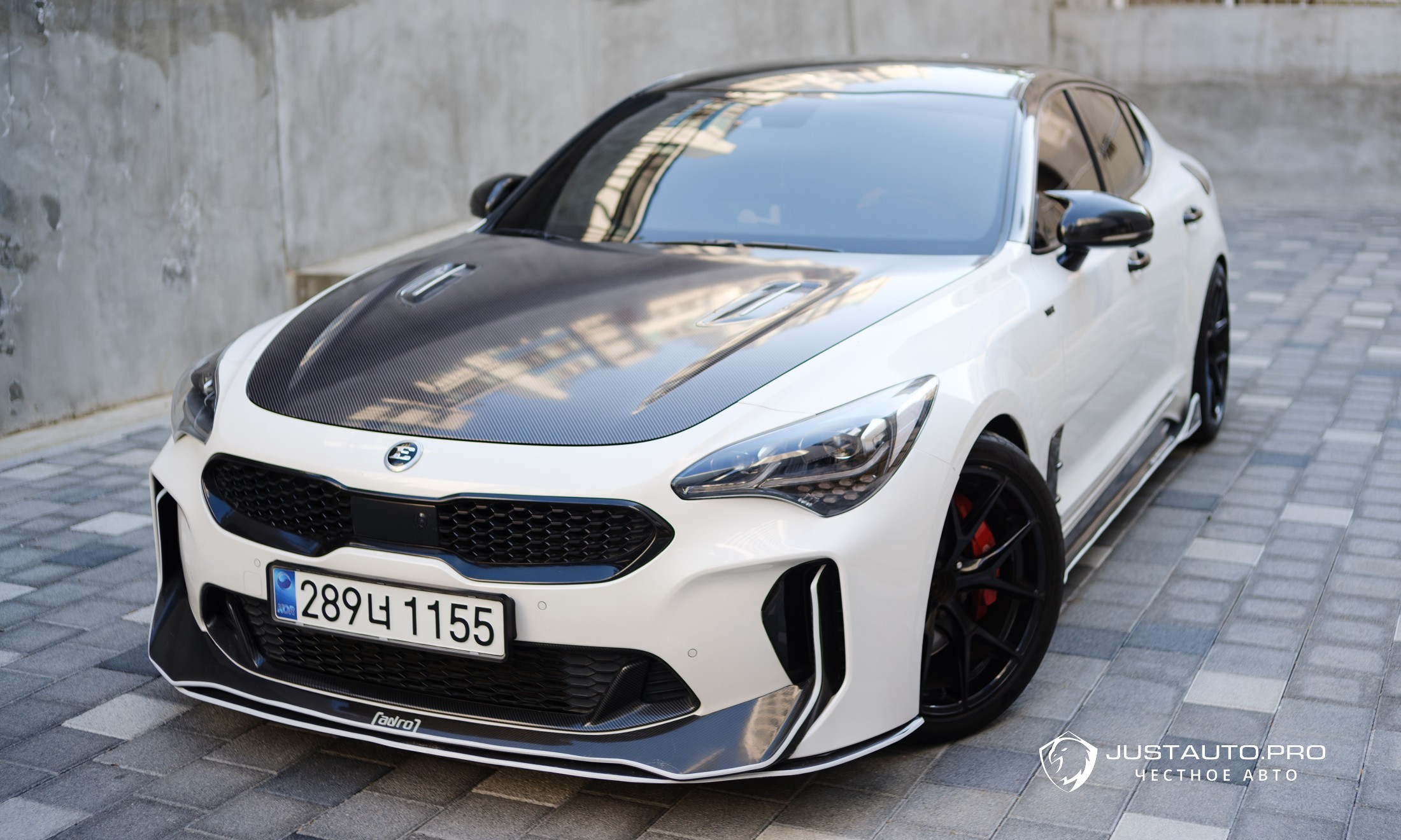 Автомобиль Kia Stinger