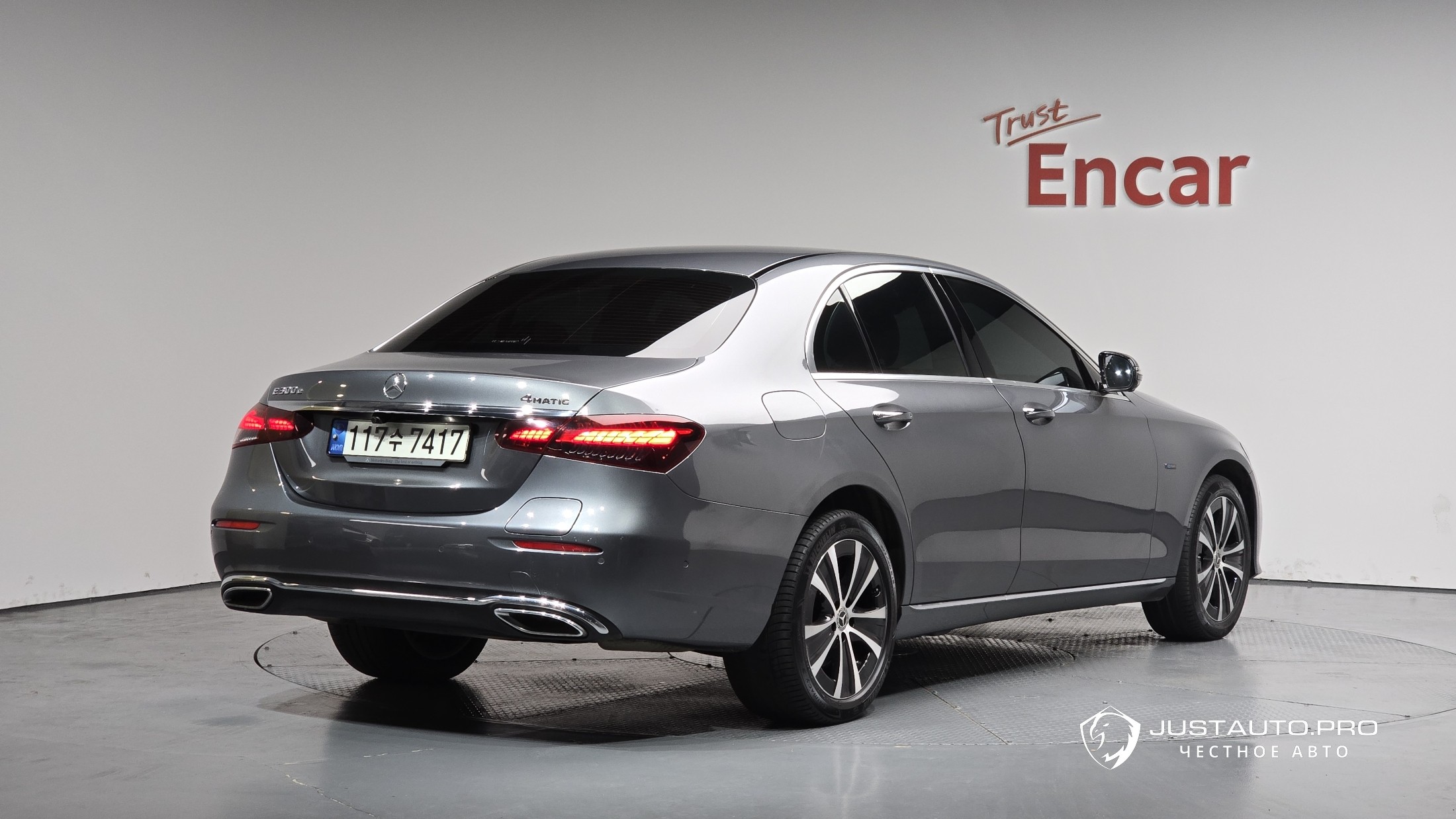 Автомобиль Mercedes-Benz E-Class