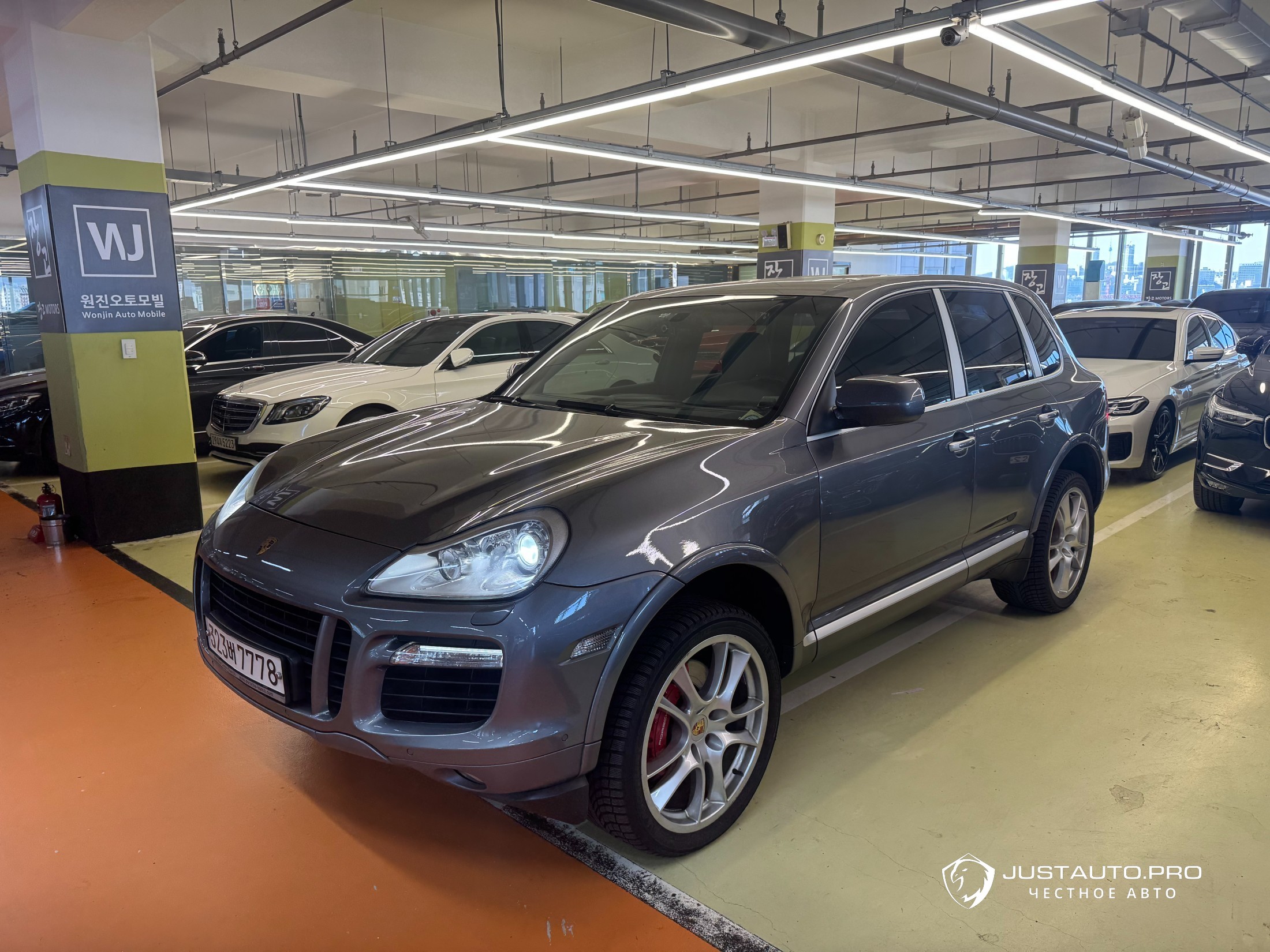 Автомобиль Porsche Cayenne