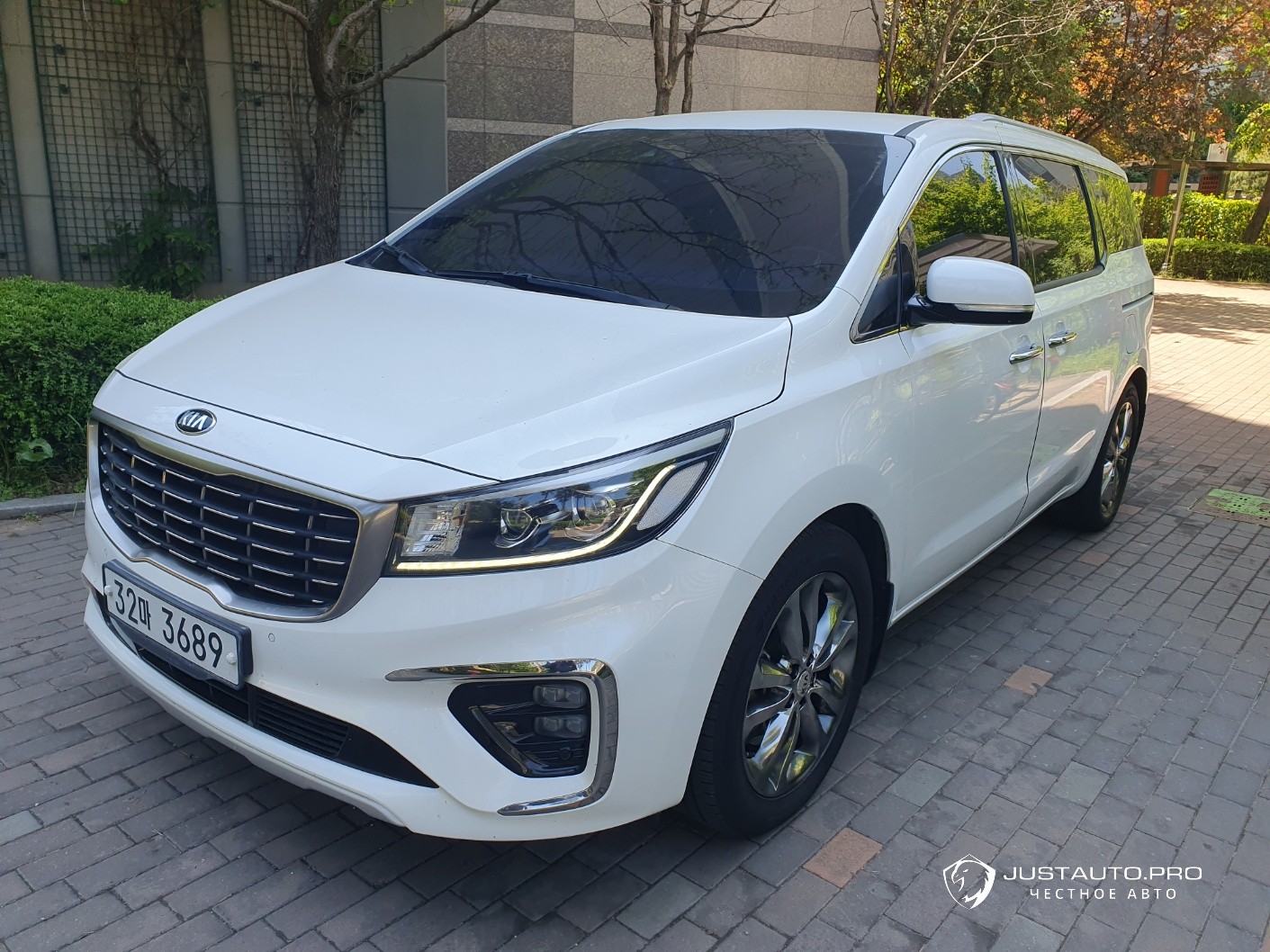 Автомобиль Kia Canival