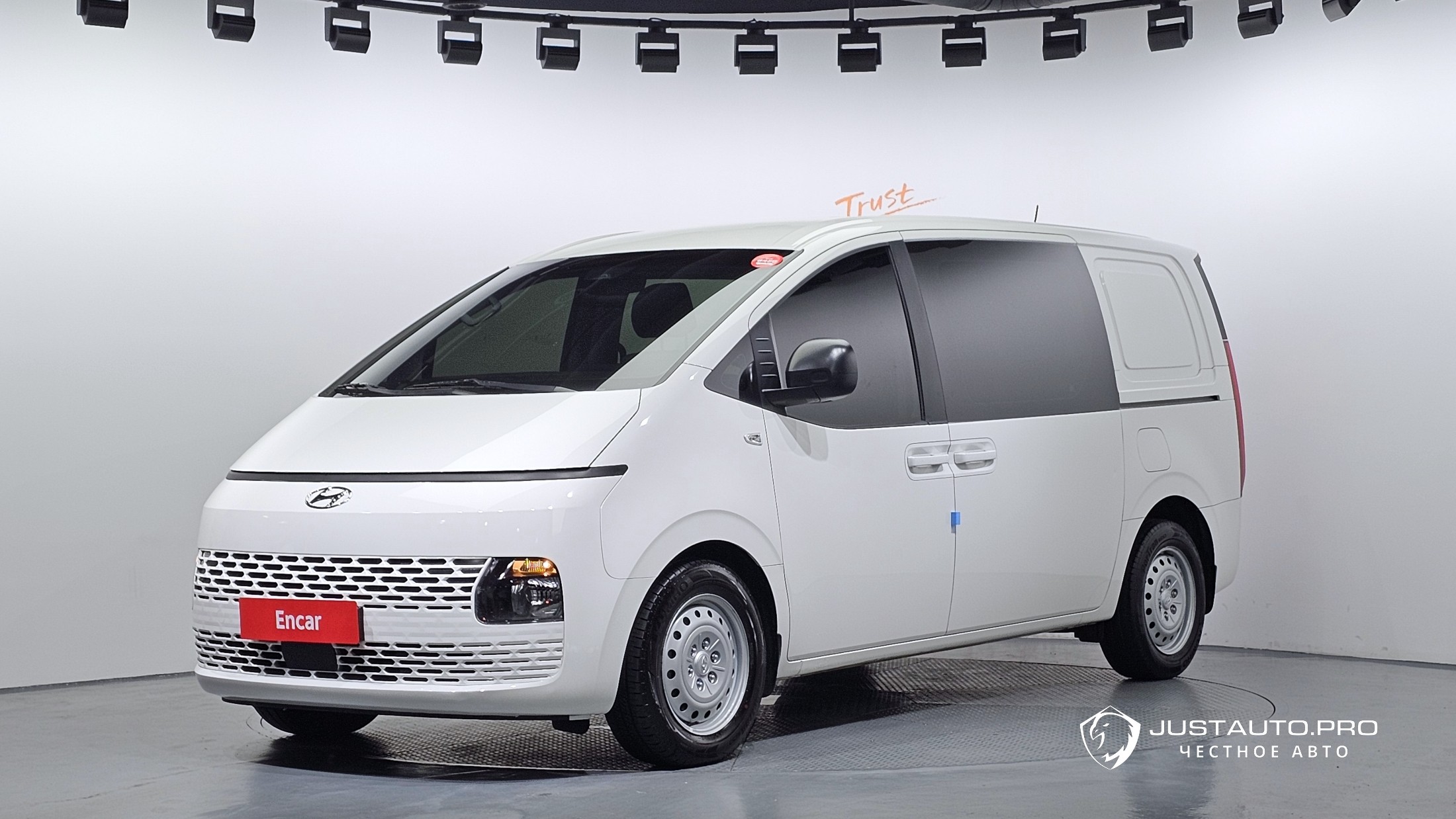 Автомобиль Hyundai Staria