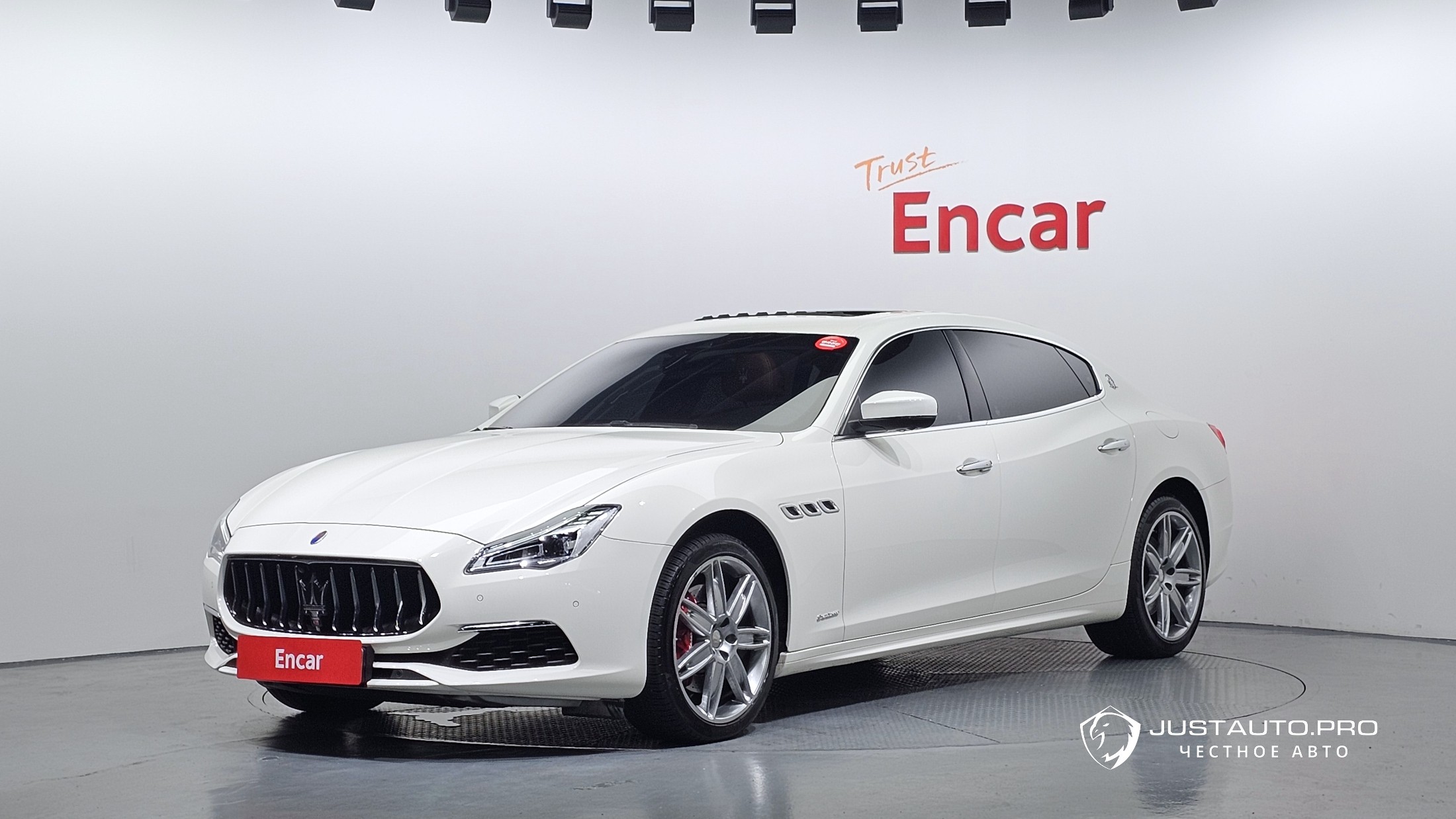 Автомобиль Maserati Quattroporte