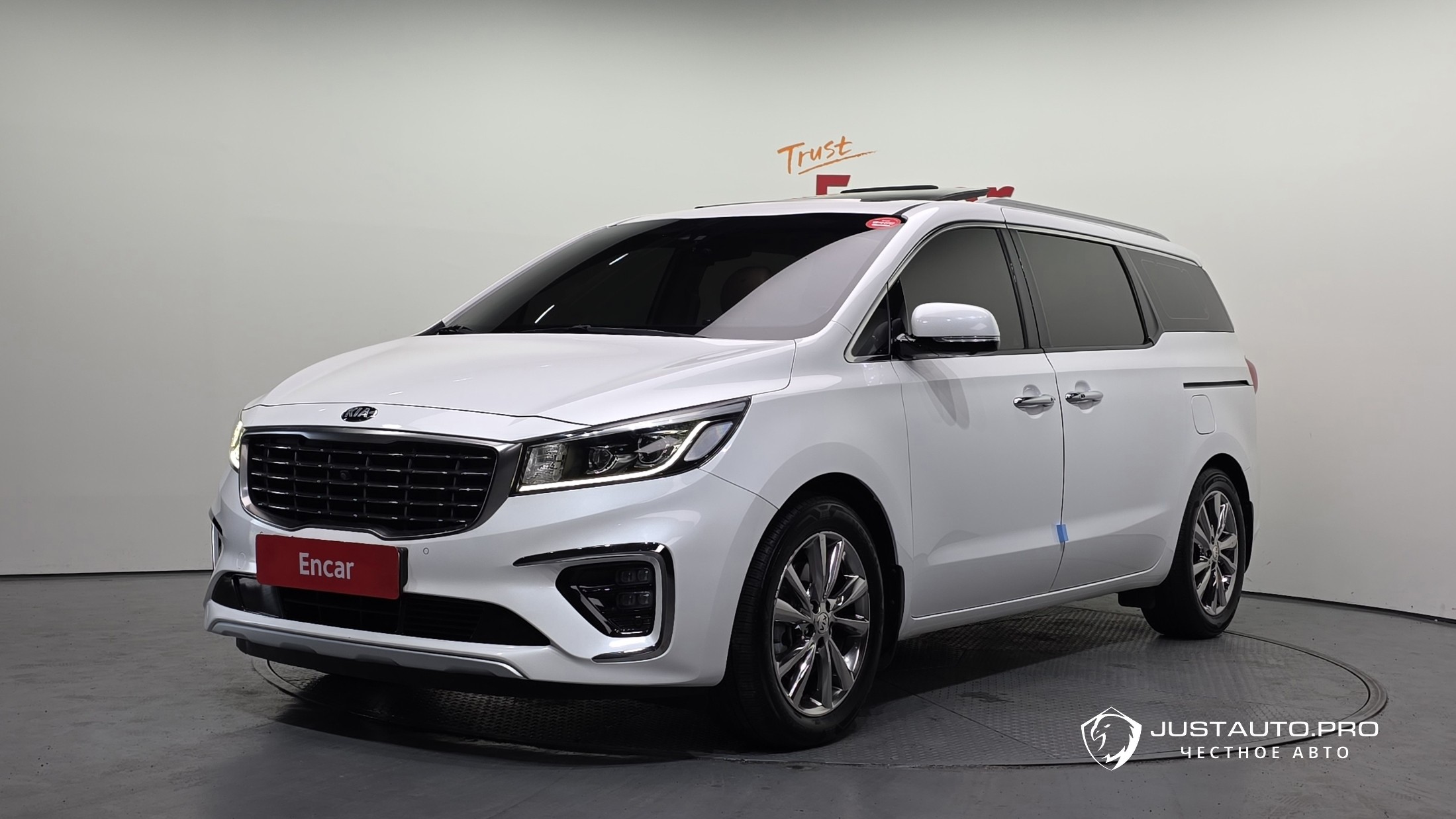 Автомобиль Kia Canival