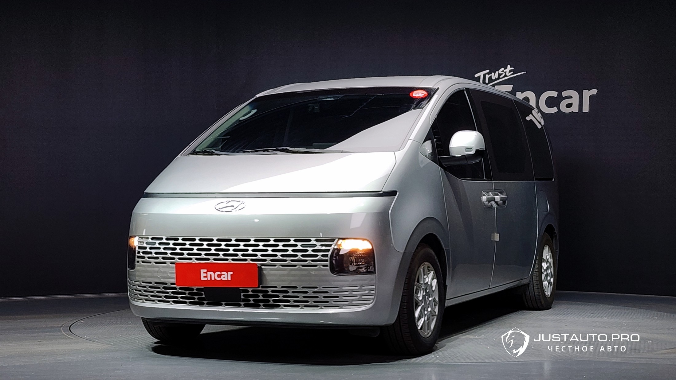 Автомобиль Hyundai Staria