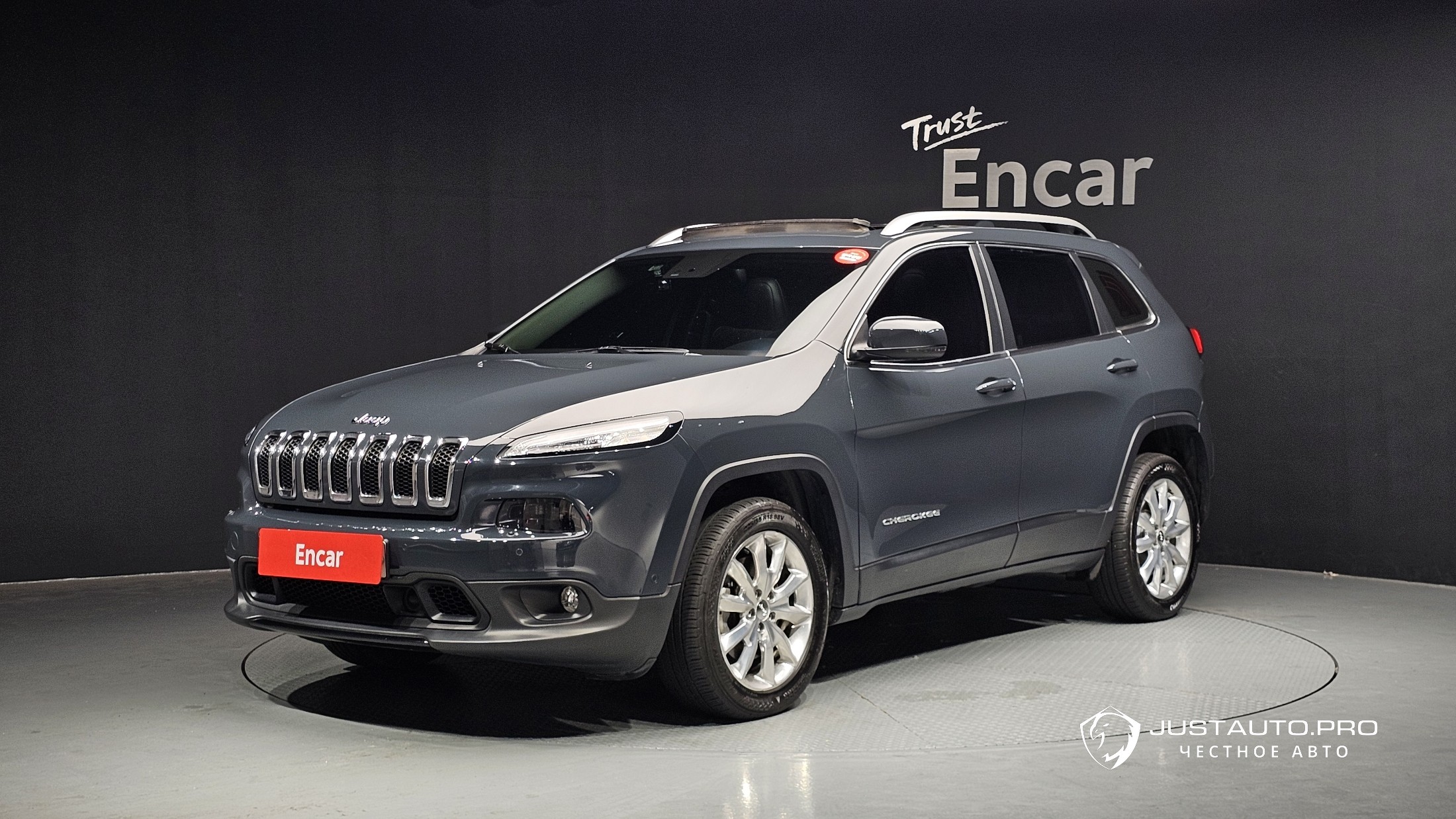 Автомобиль Jeep Cherokee