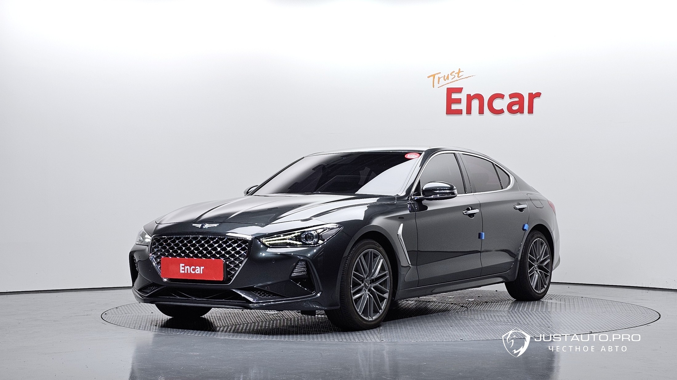 Автомобиль Genesis G70