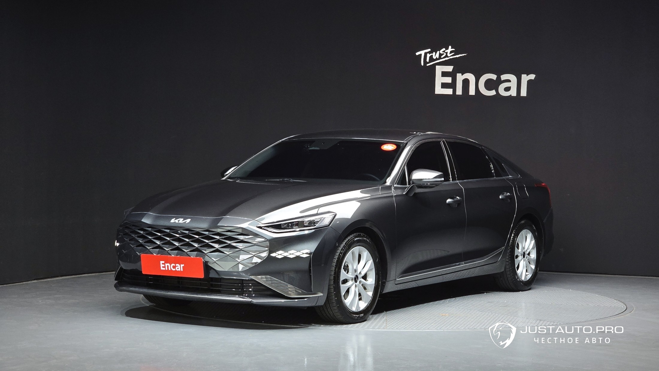 Автомобиль Kia K8