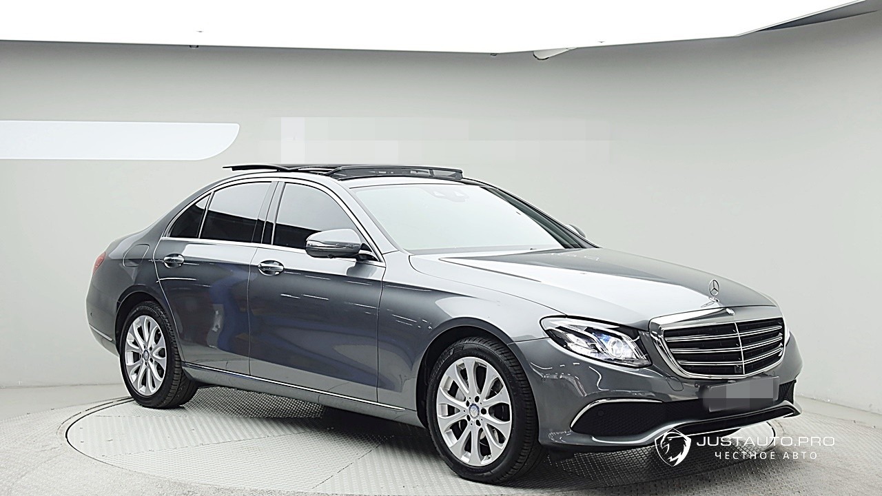 Автомобиль Mercedes-Benz E-Class