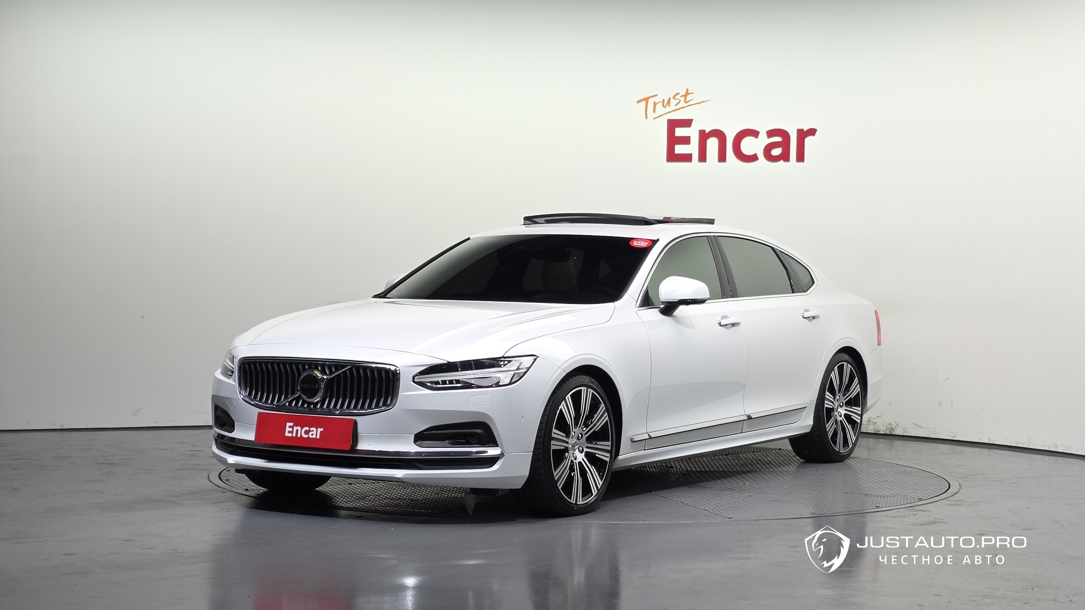 Автомобиль Volvo S90