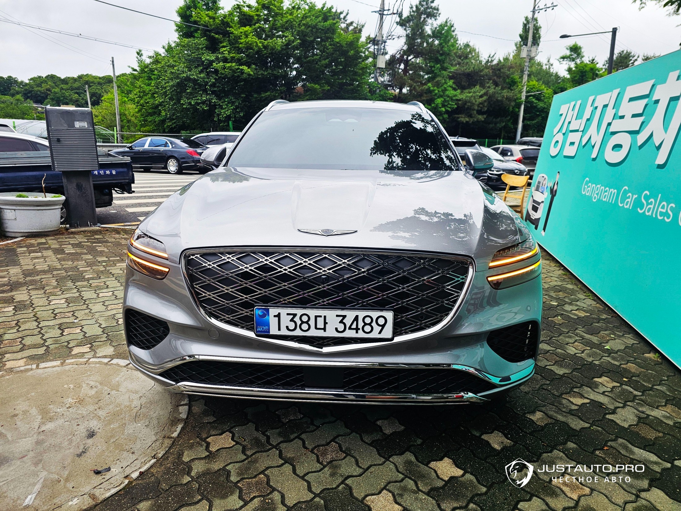 Автомобиль Genesis GV70