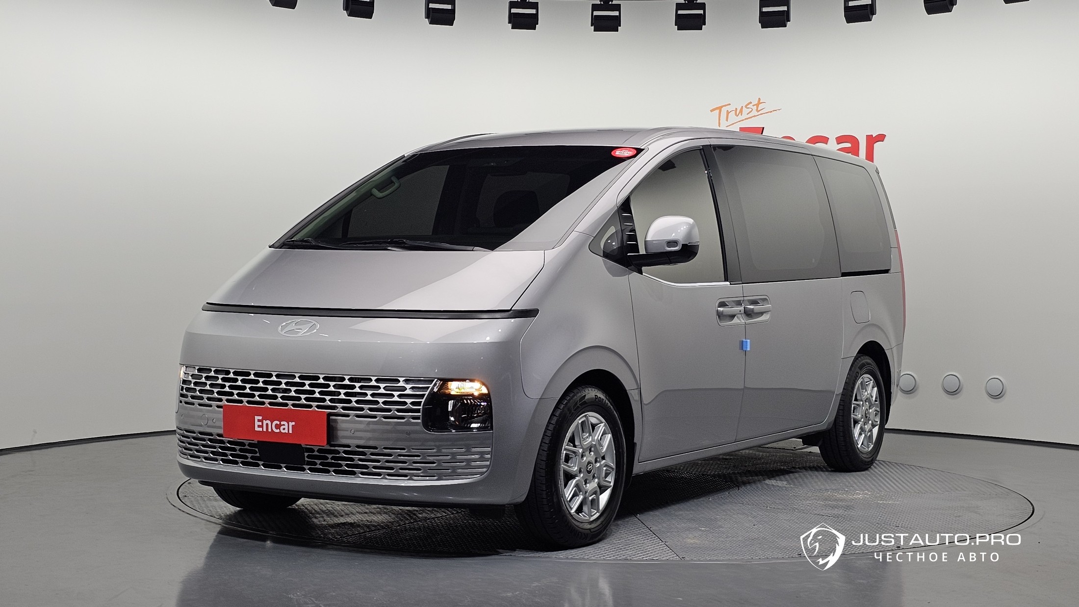Автомобиль Hyundai Staria