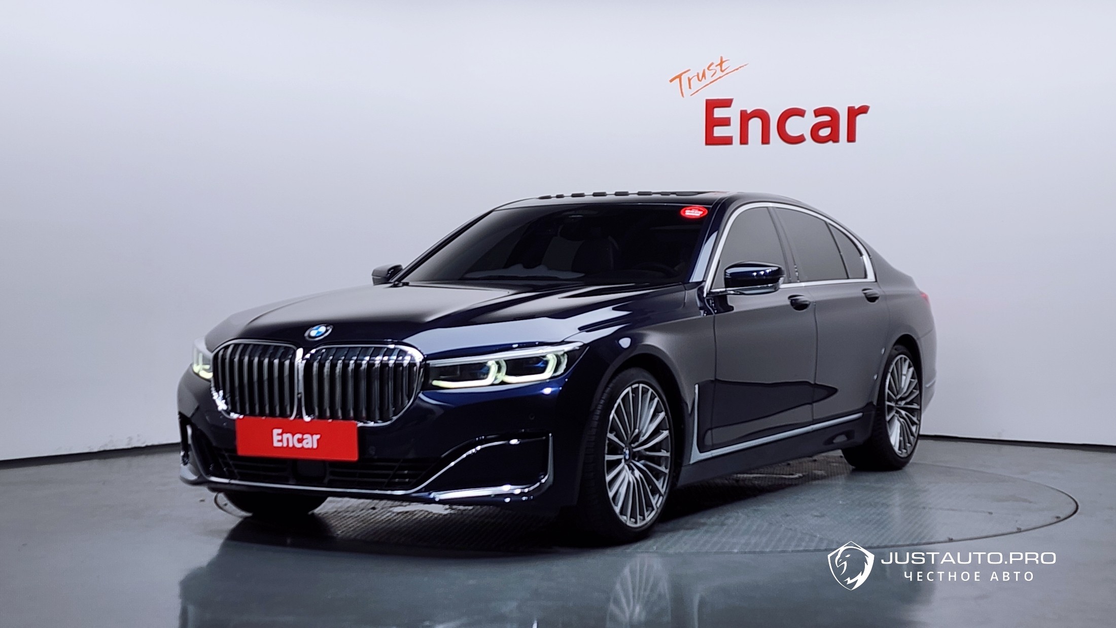 Автомобиль BMW 7-Series
