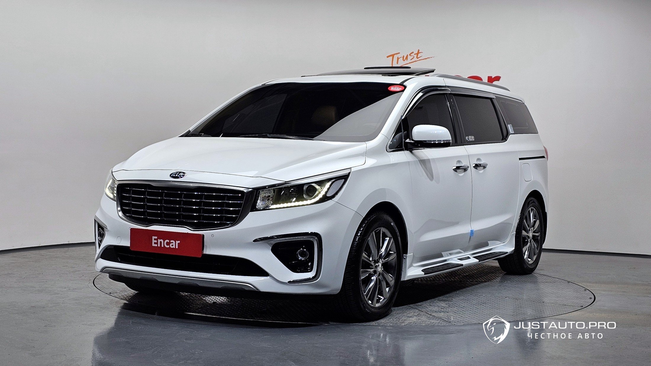 Автомобиль Kia Canival