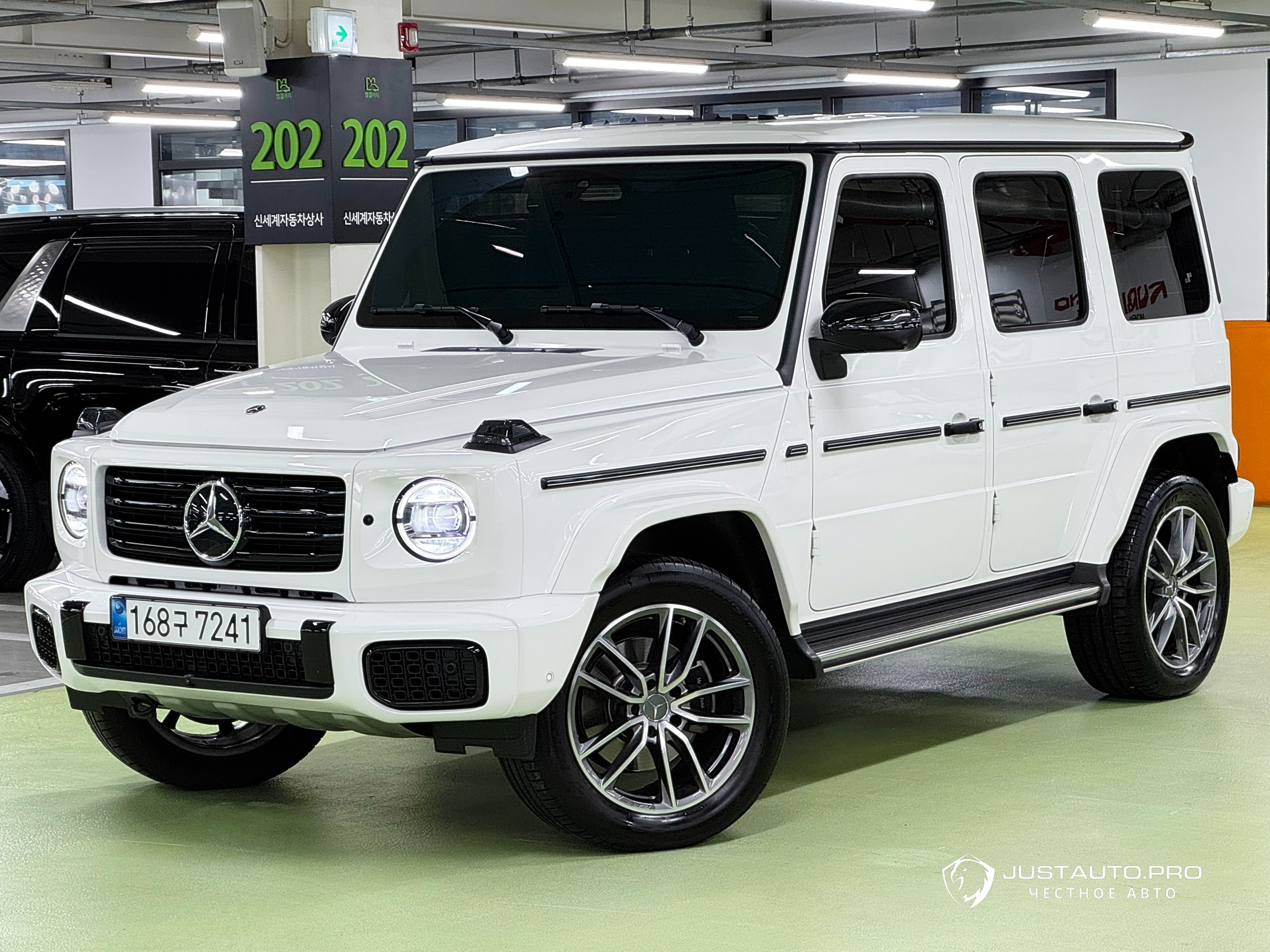 Автомобиль Mercedes-Benz G-Class