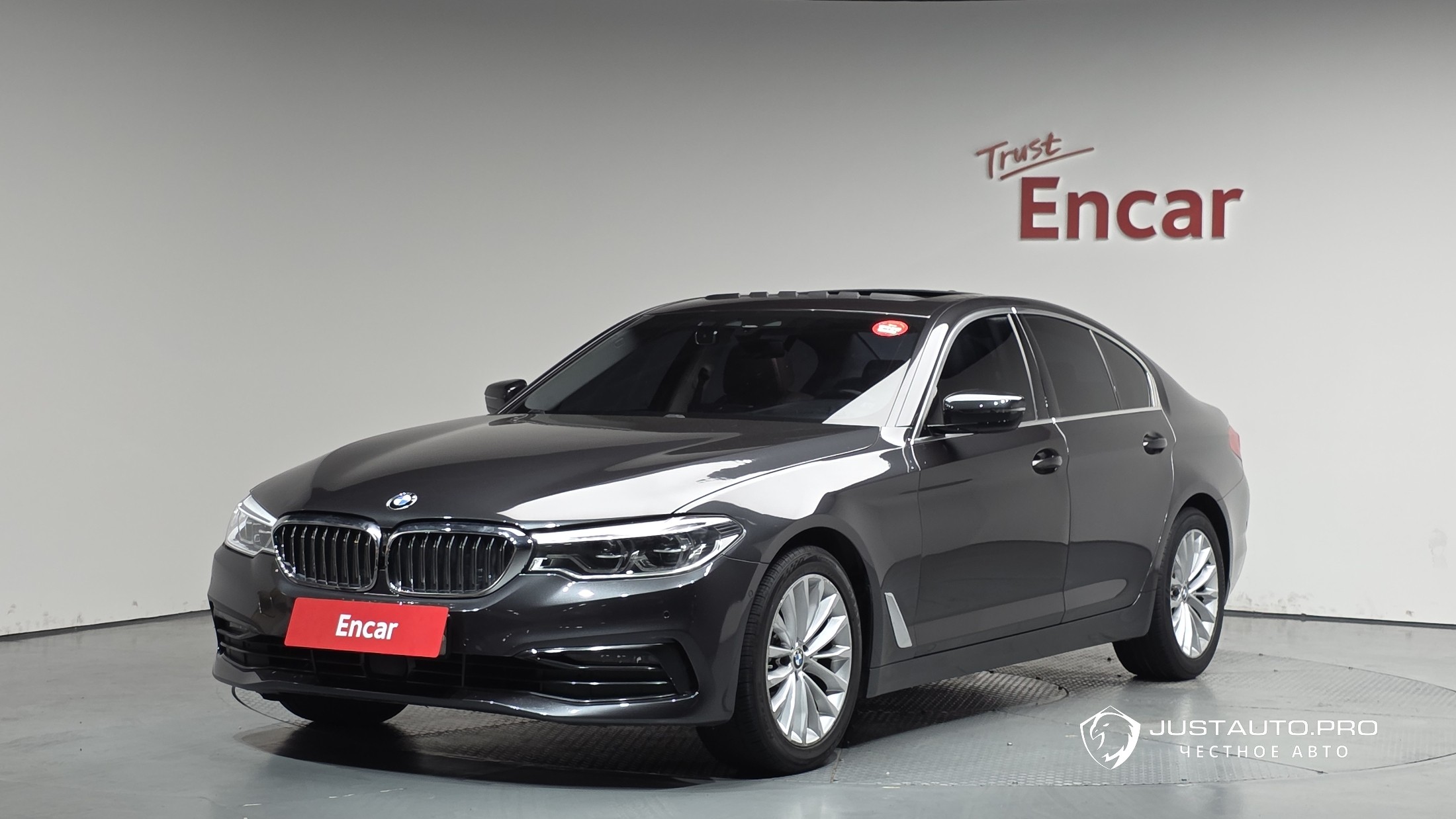 Автомобиль BMW 5-Series