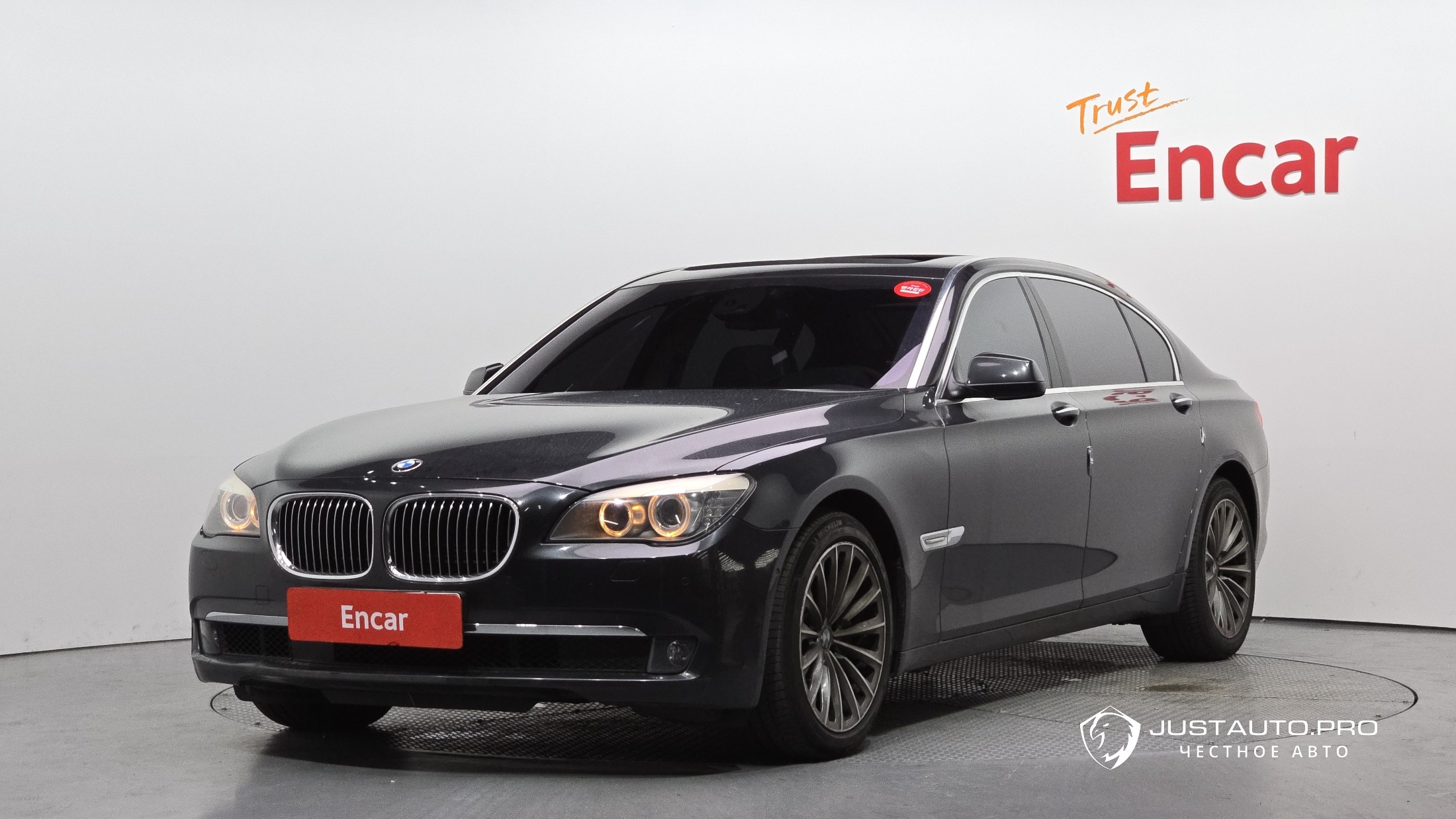 Автомобиль BMW 7-Series