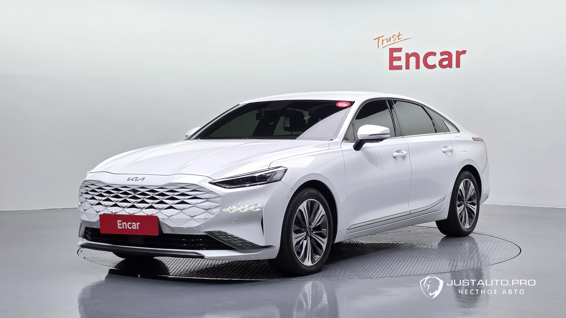 Автомобиль Kia K8