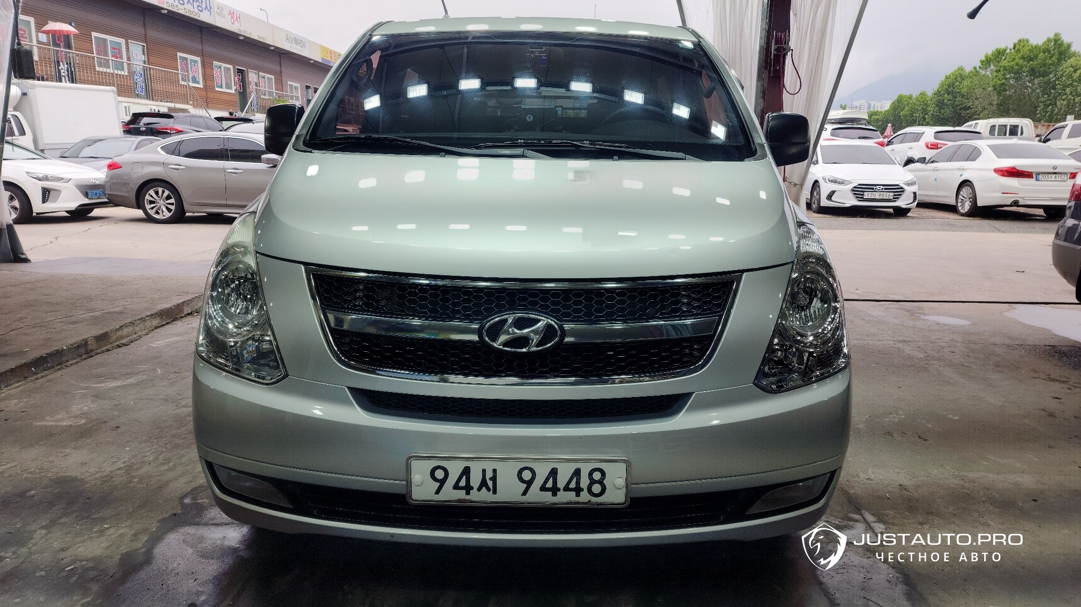 Автомобиль Hyundai Starex