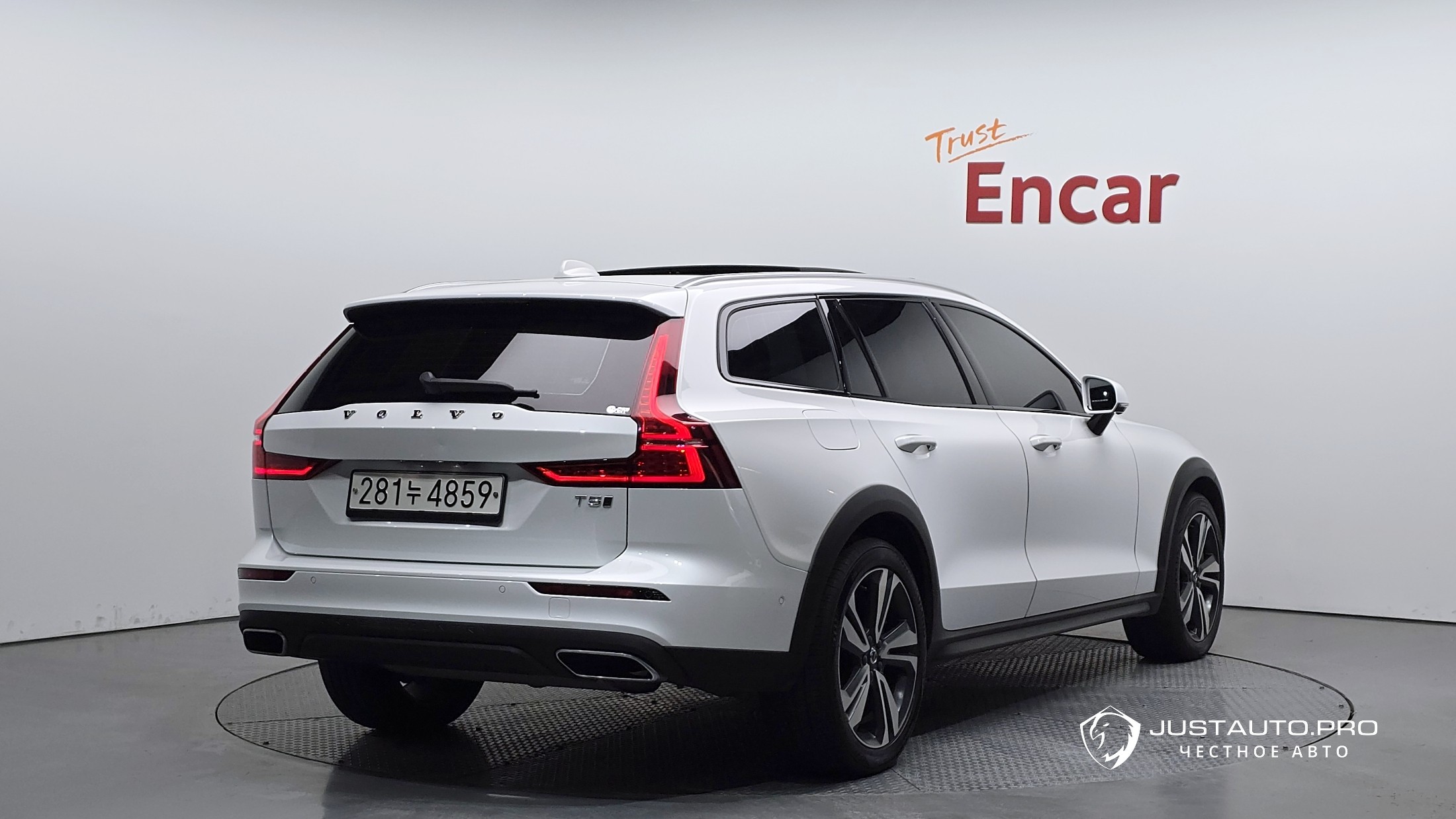 Автомобиль Volvo V60