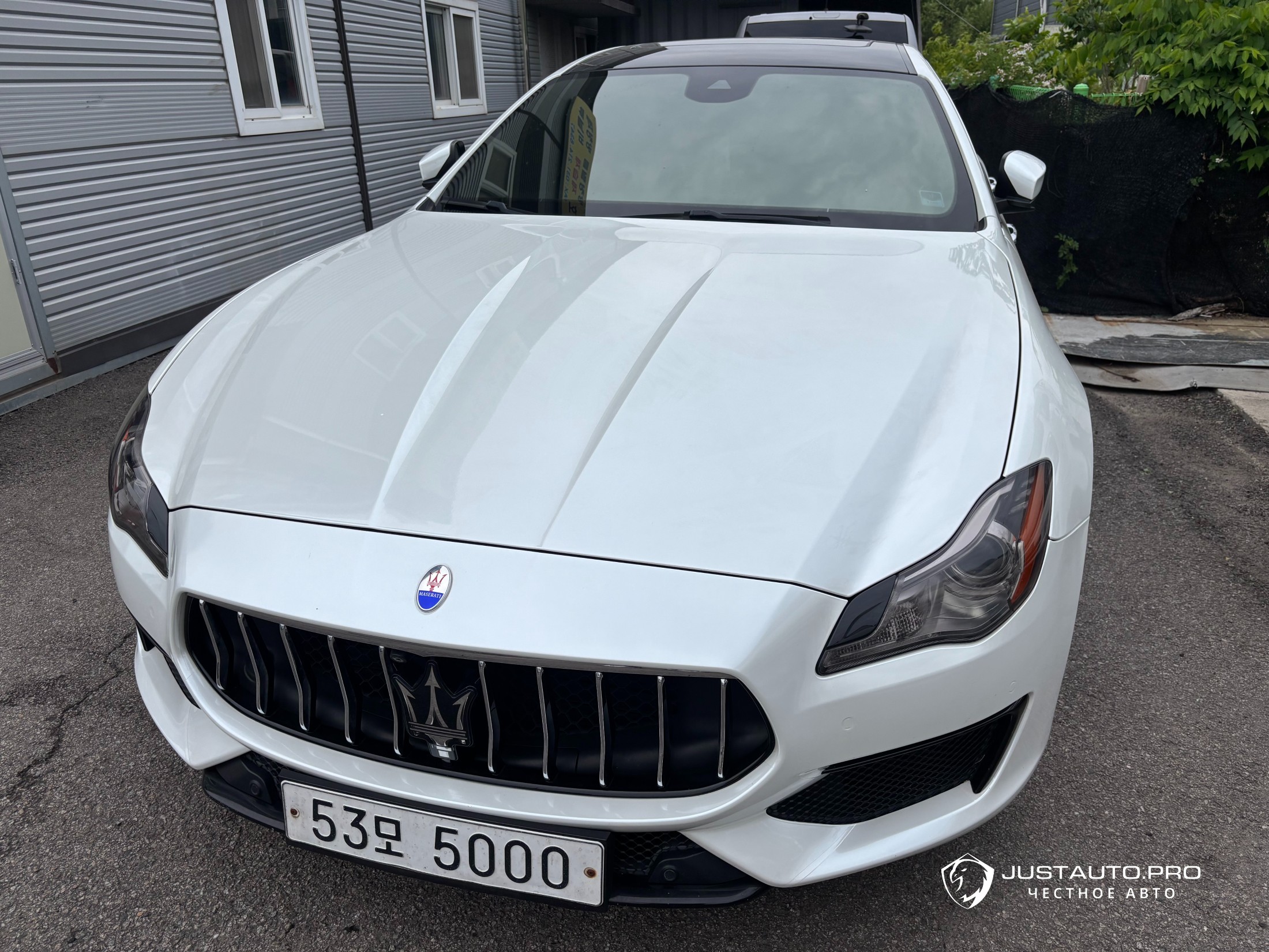 Автомобиль Maserati Quattroporte