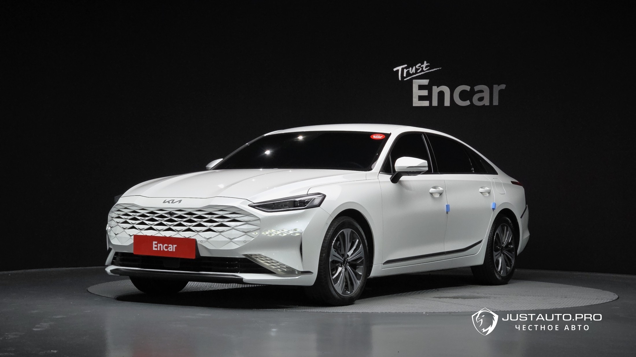 Автомобиль Kia K8