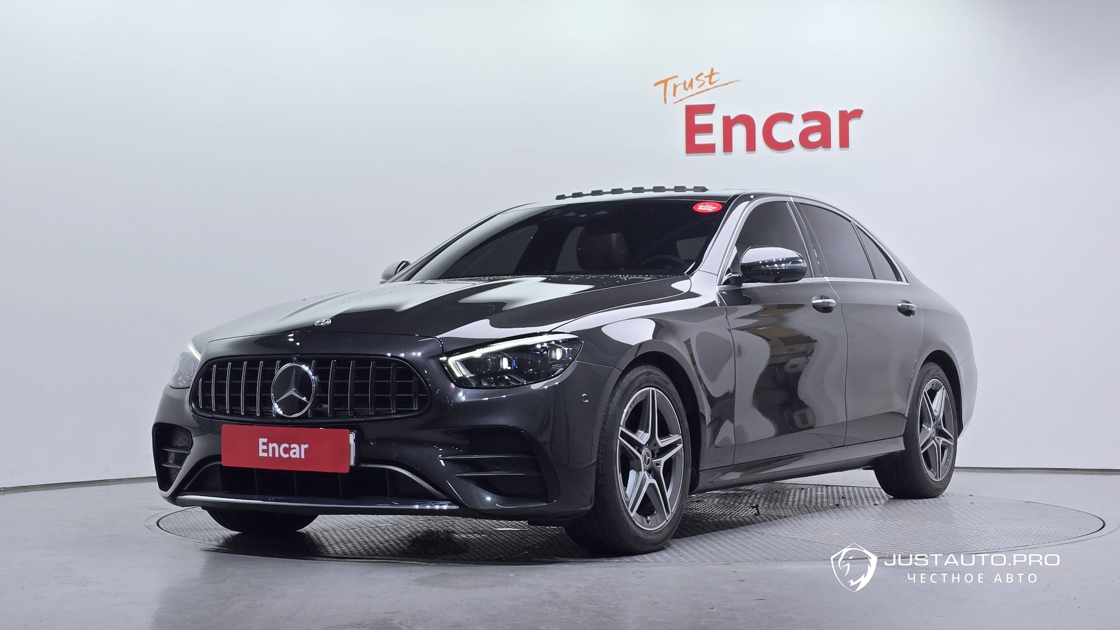 Автомобиль Mercedes-Benz E-Class