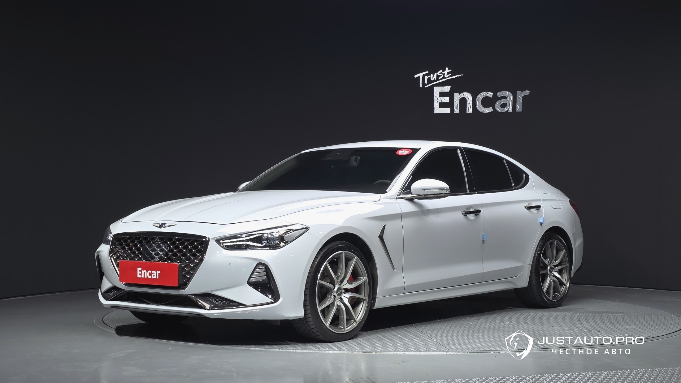 Автомобиль Genesis G70