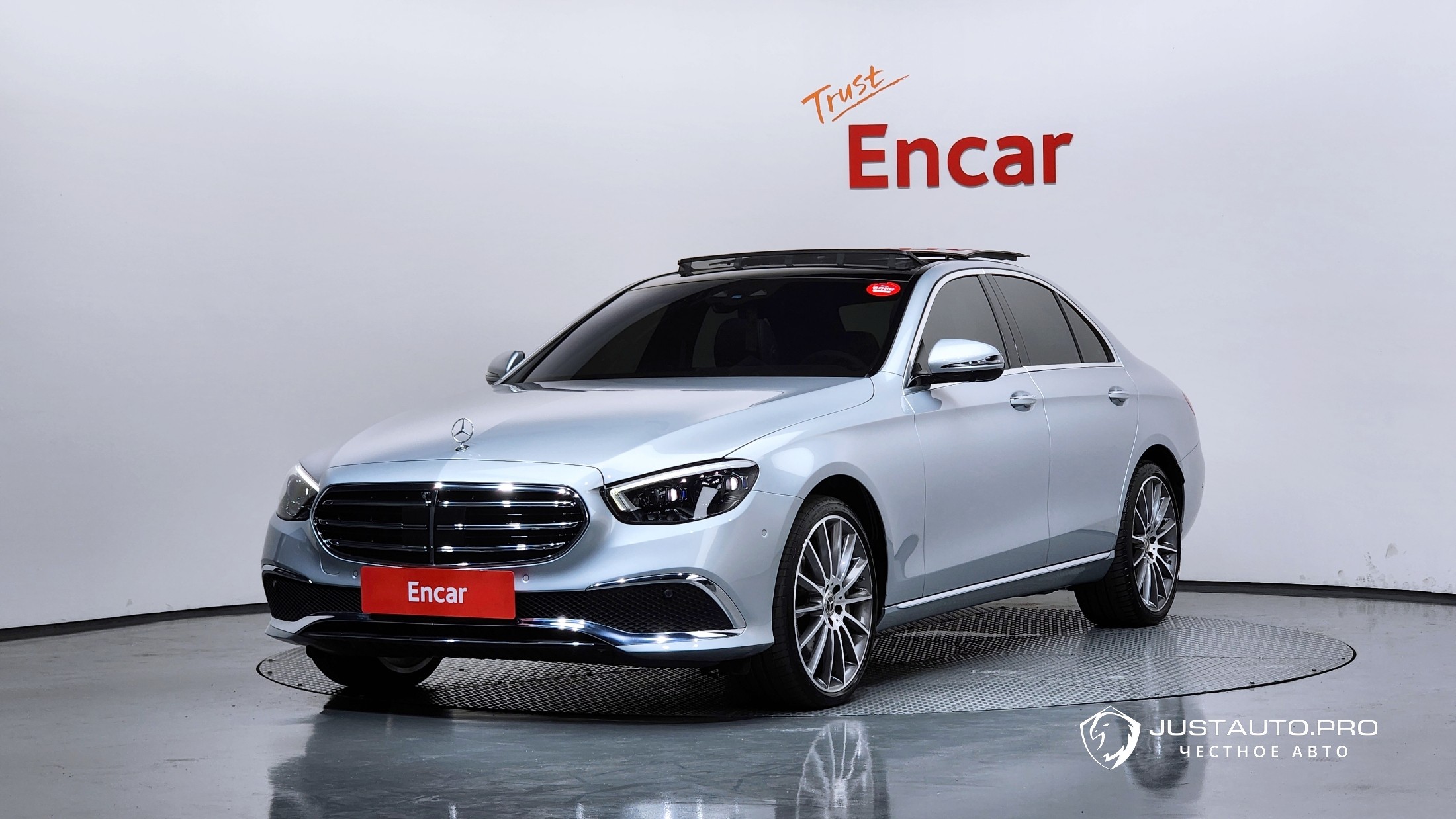 Автомобиль Mercedes-Benz E-Class