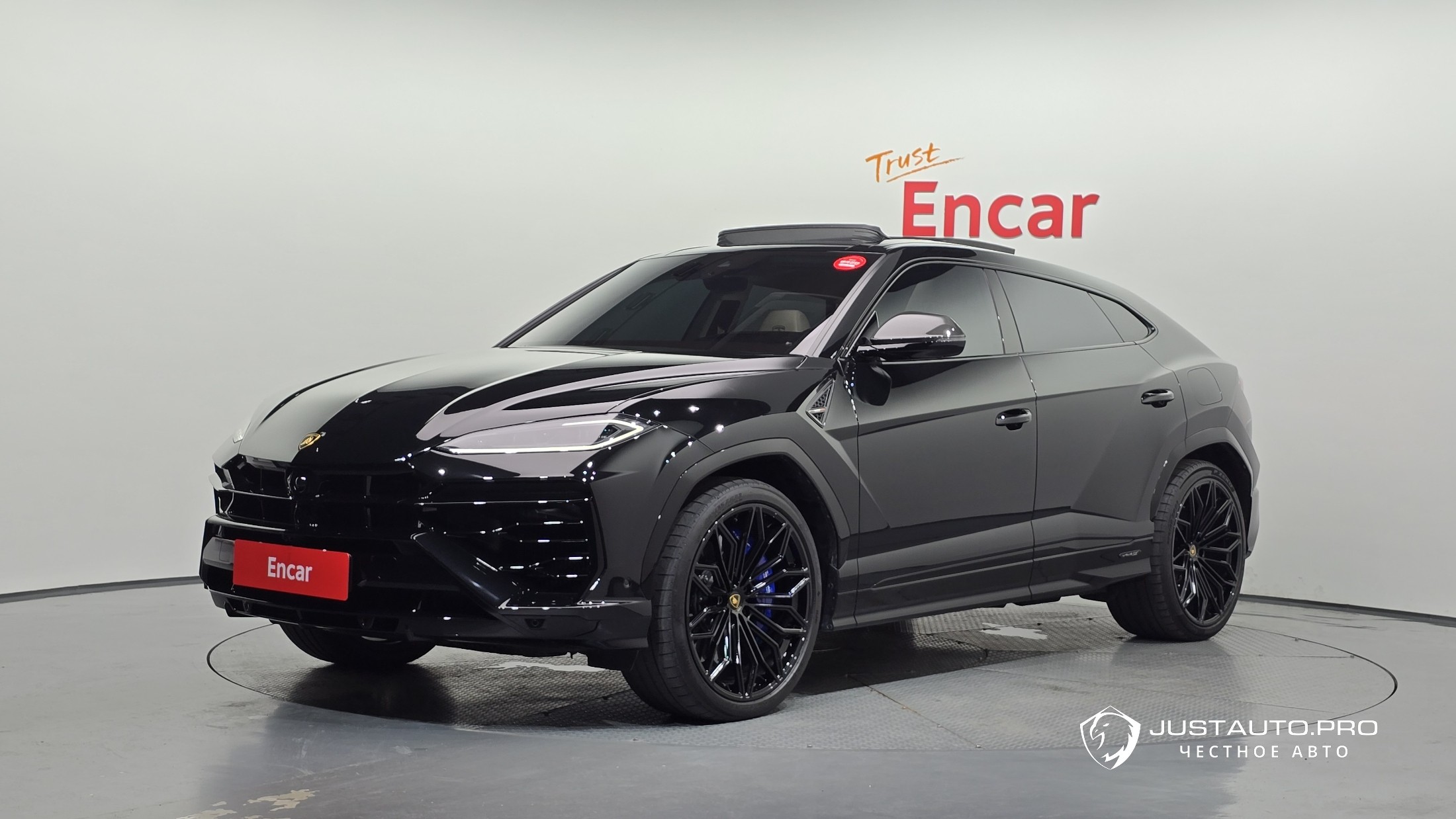 Автомобиль Lamborghini Urus