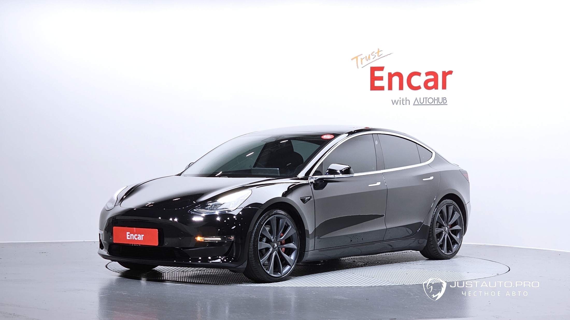 Автомобиль Tesla Model 3
