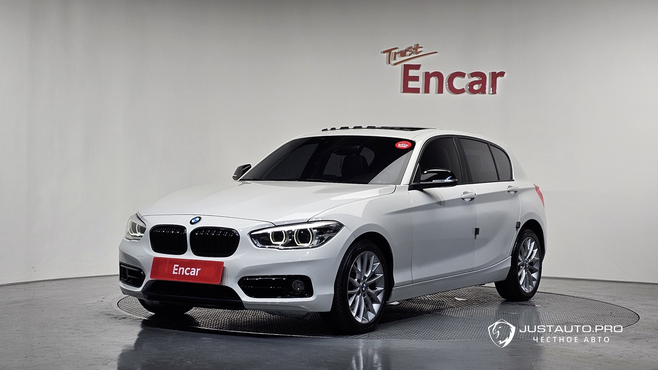 Автомобиль BMW 1-Series