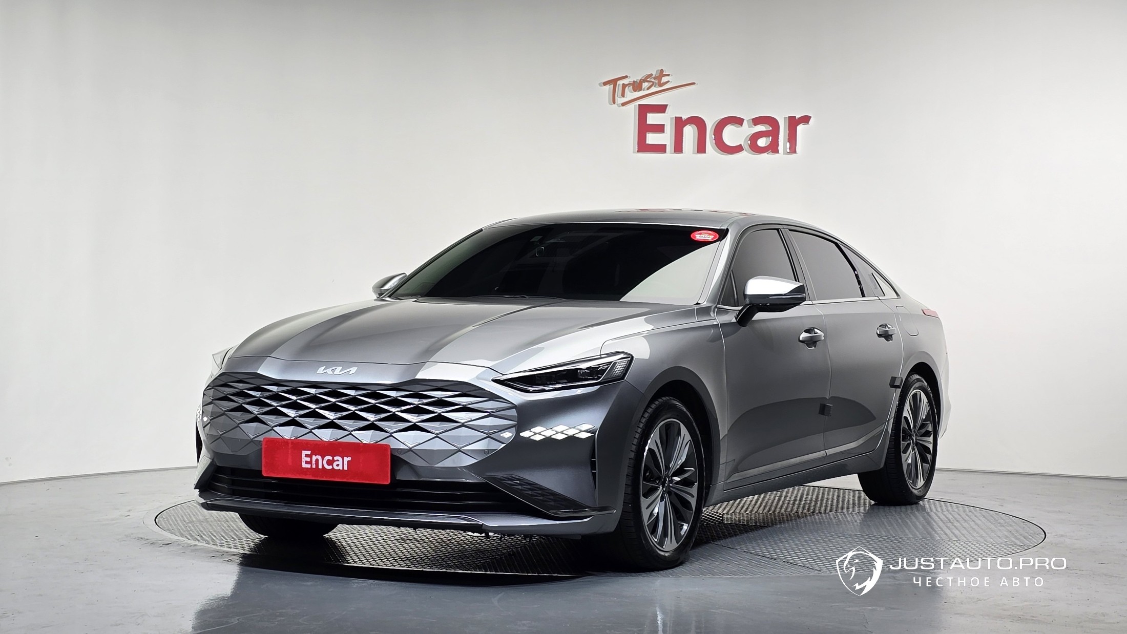 Автомобиль Kia K8