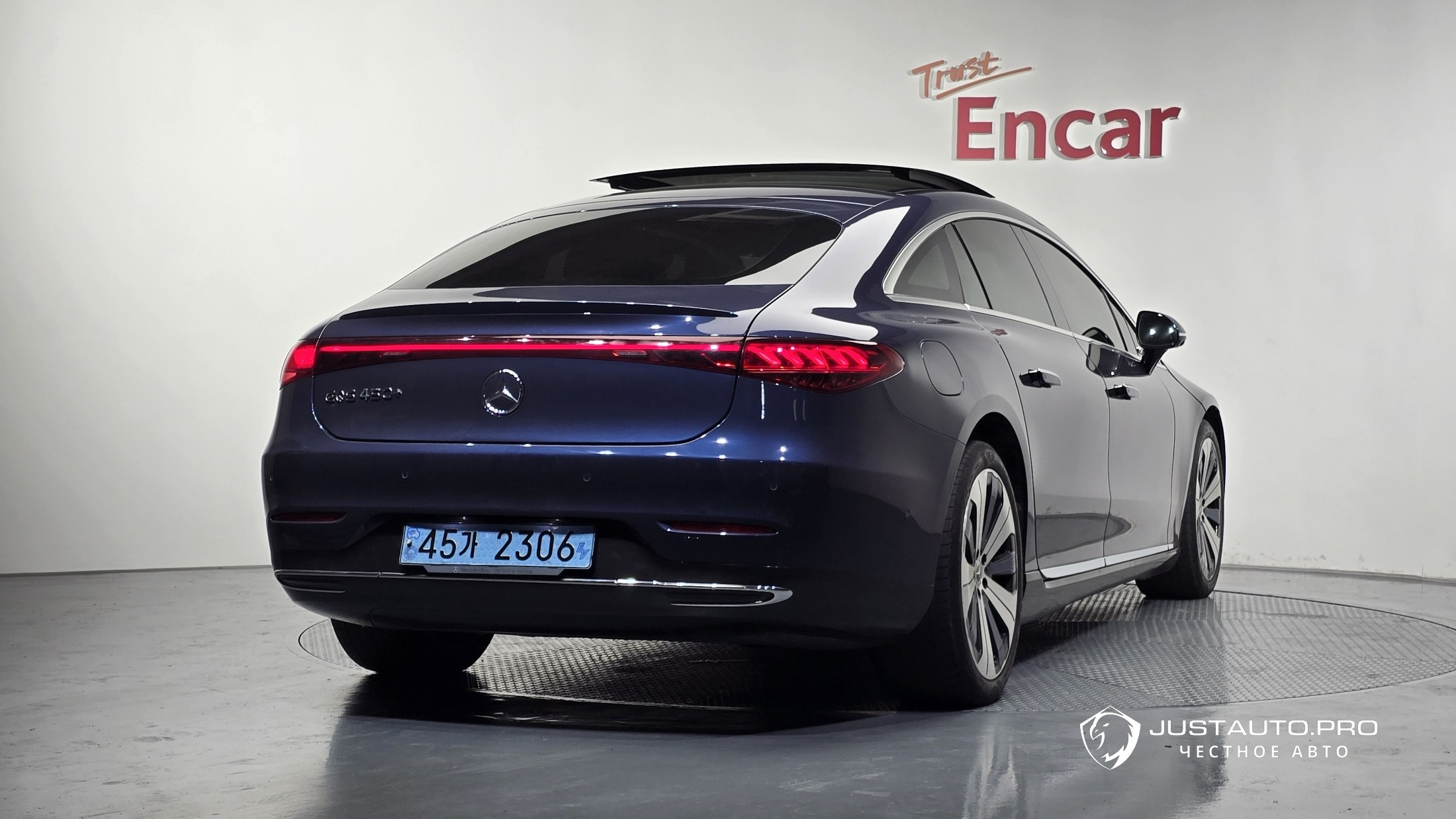 Автомобиль Mercedes-Benz EQS