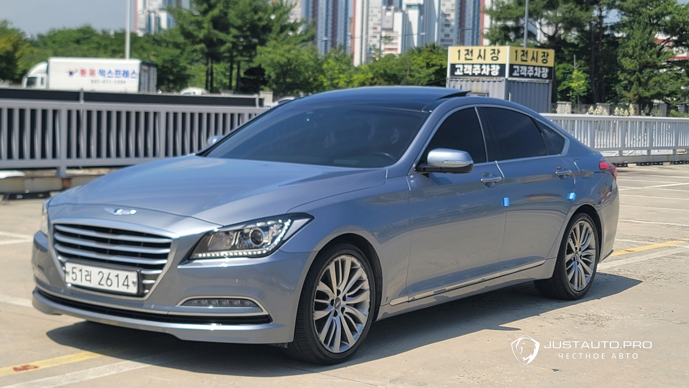 Автомобиль Hyundai Genesis