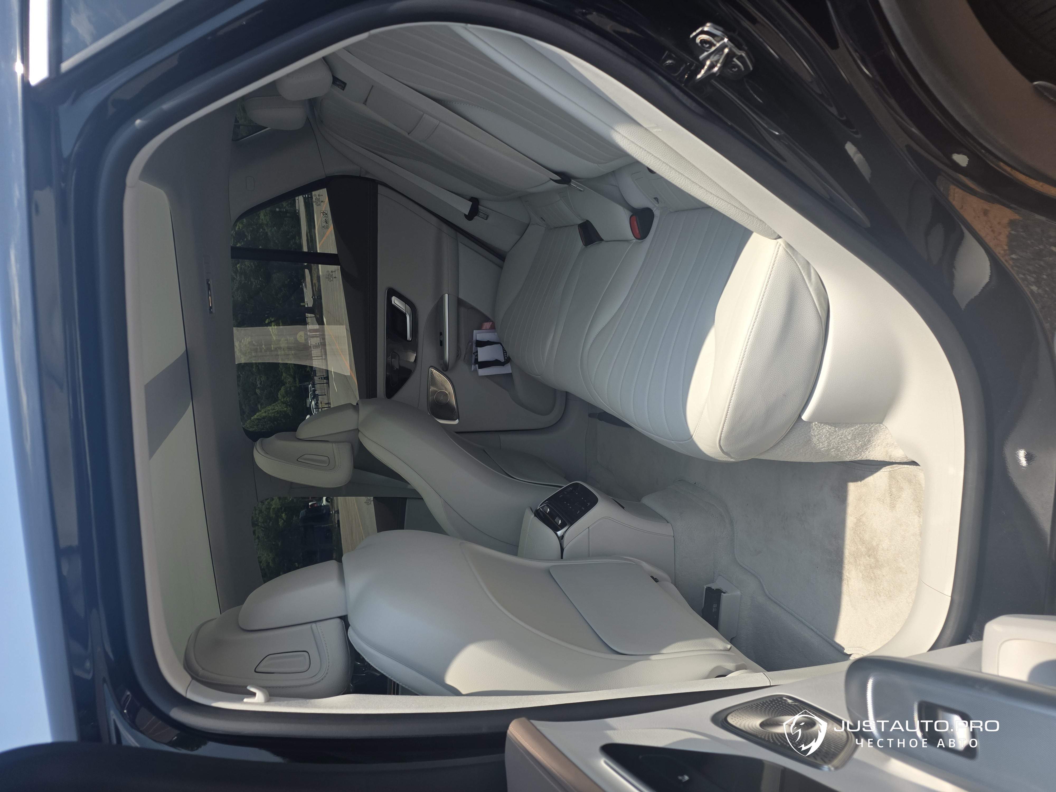 Автомобиль Mercedes-Benz EQE