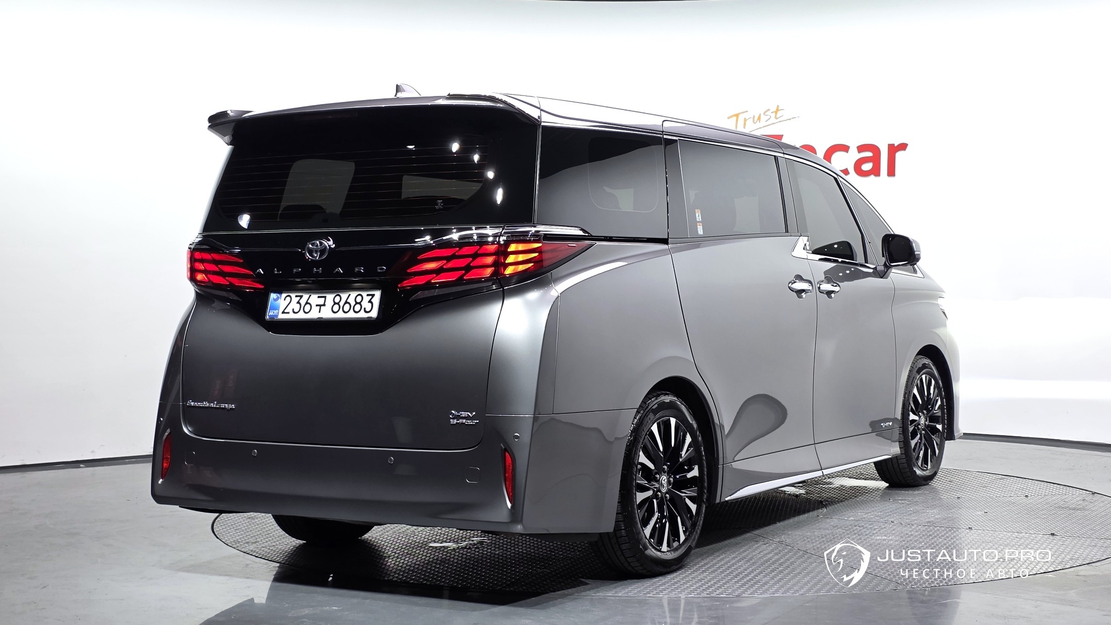 Автомобиль Toyota Alphard