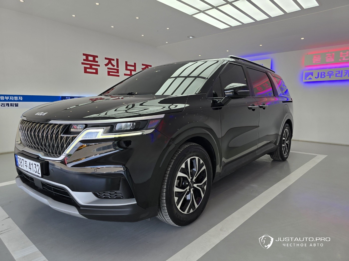 Автомобиль Kia Canival