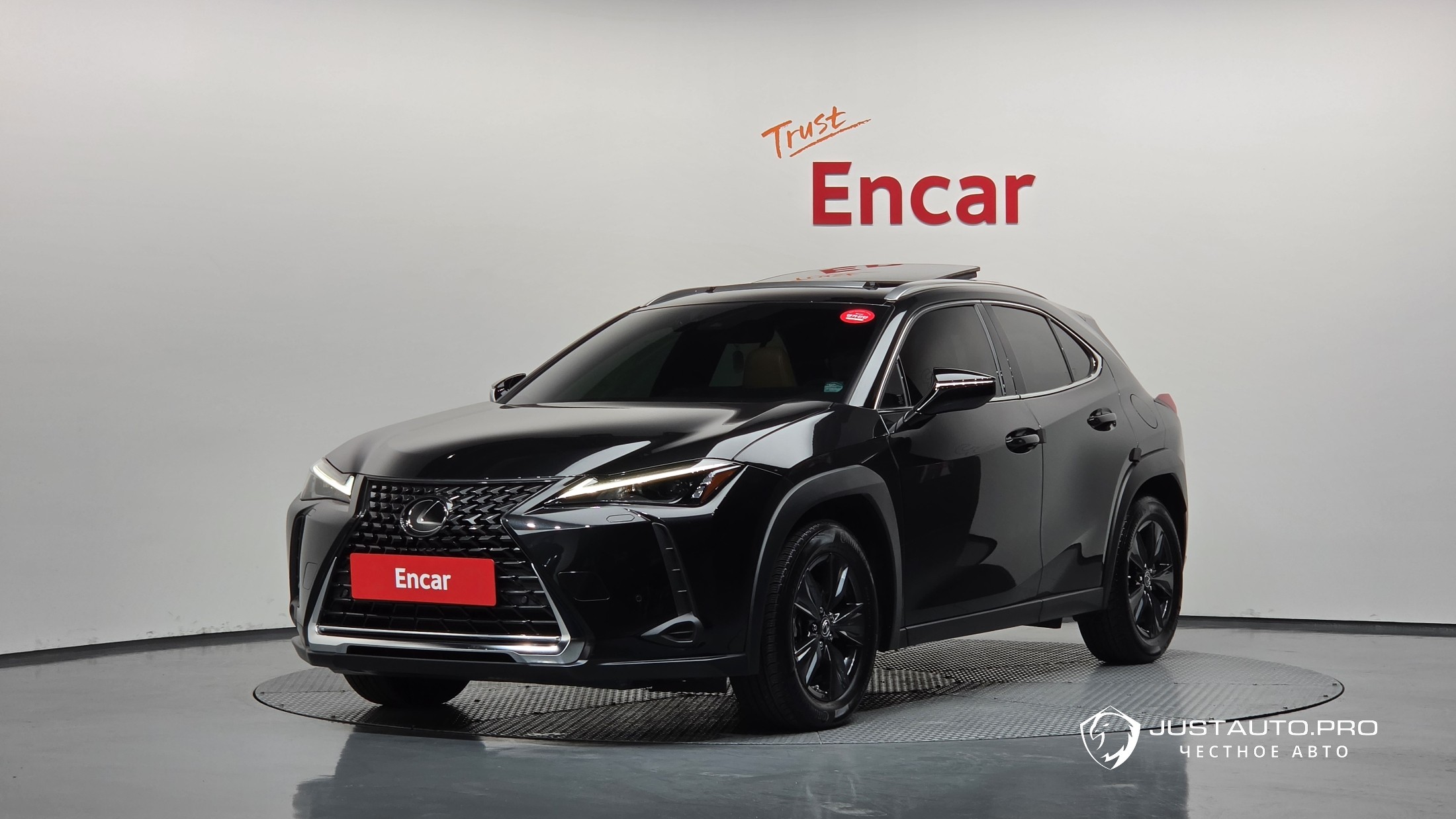 Автомобиль Lexus UX