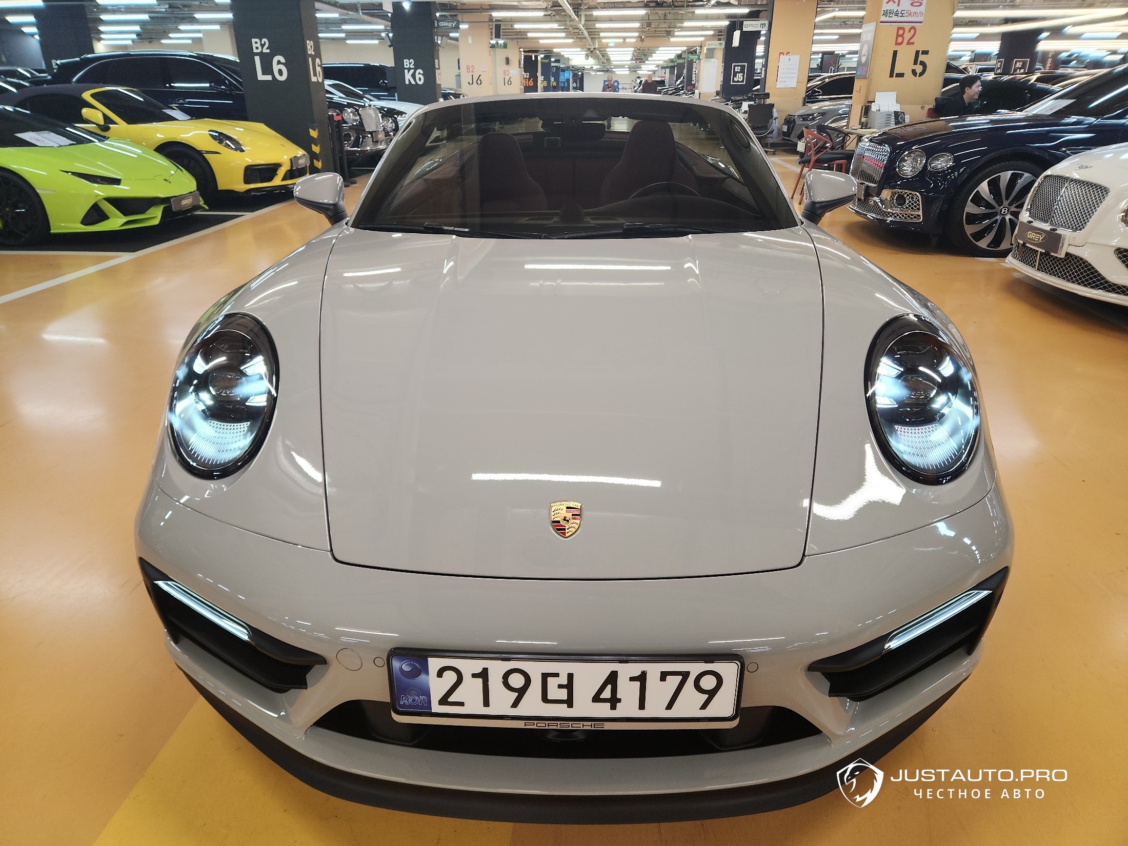 Автомобиль Porsche 911