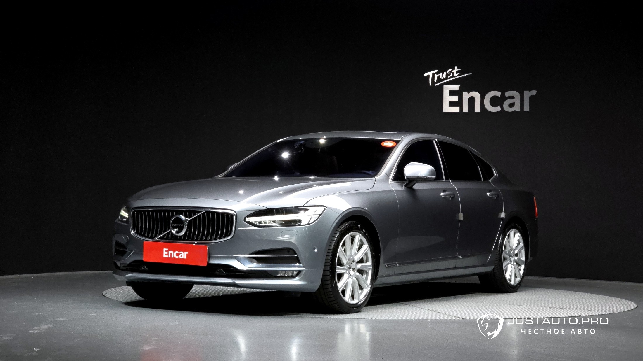 Автомобиль Volvo S90